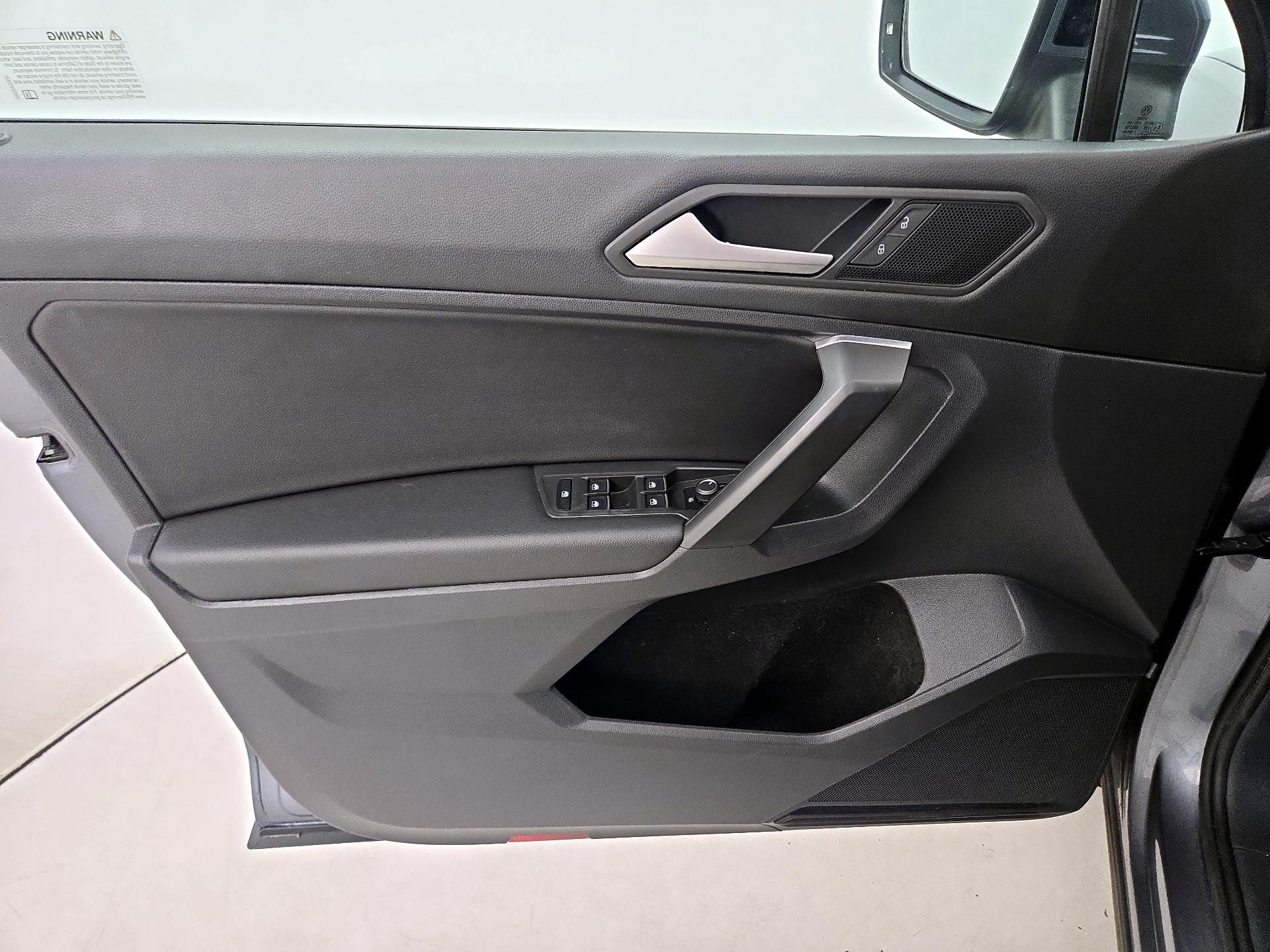 Thumbnail: 2021 Volkswagen Tiguan - 12