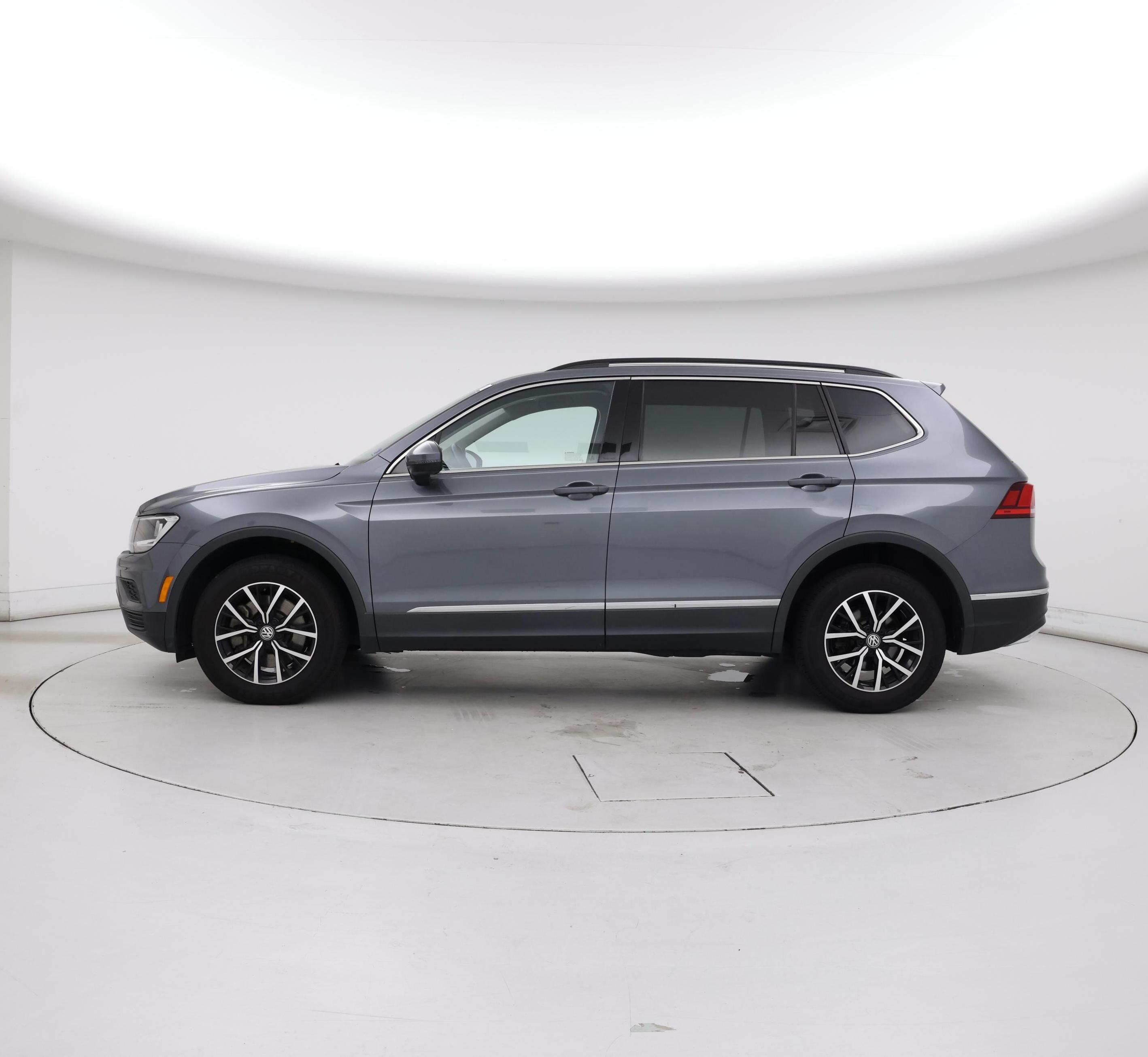 Thumbnail: 2021 Volkswagen Tiguan - 3