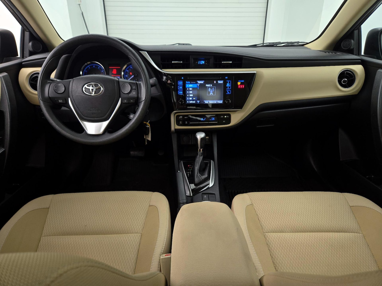 2018 Toyota Corolla LE - Photo 10