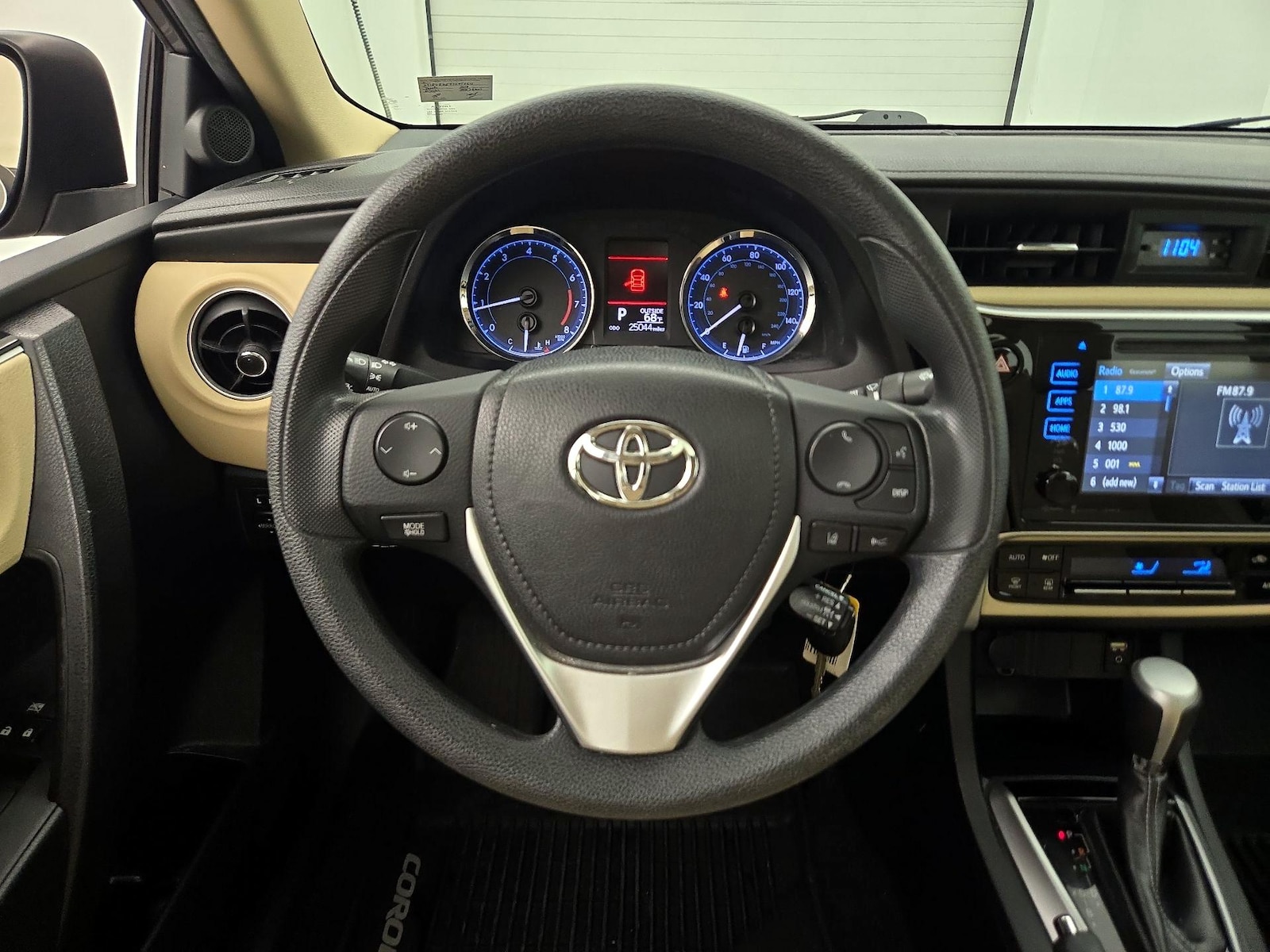 2018 Toyota Corolla LE - Photo 11