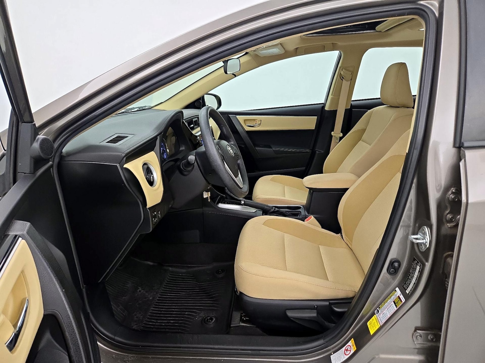 2018 Toyota Corolla LE - Photo 12