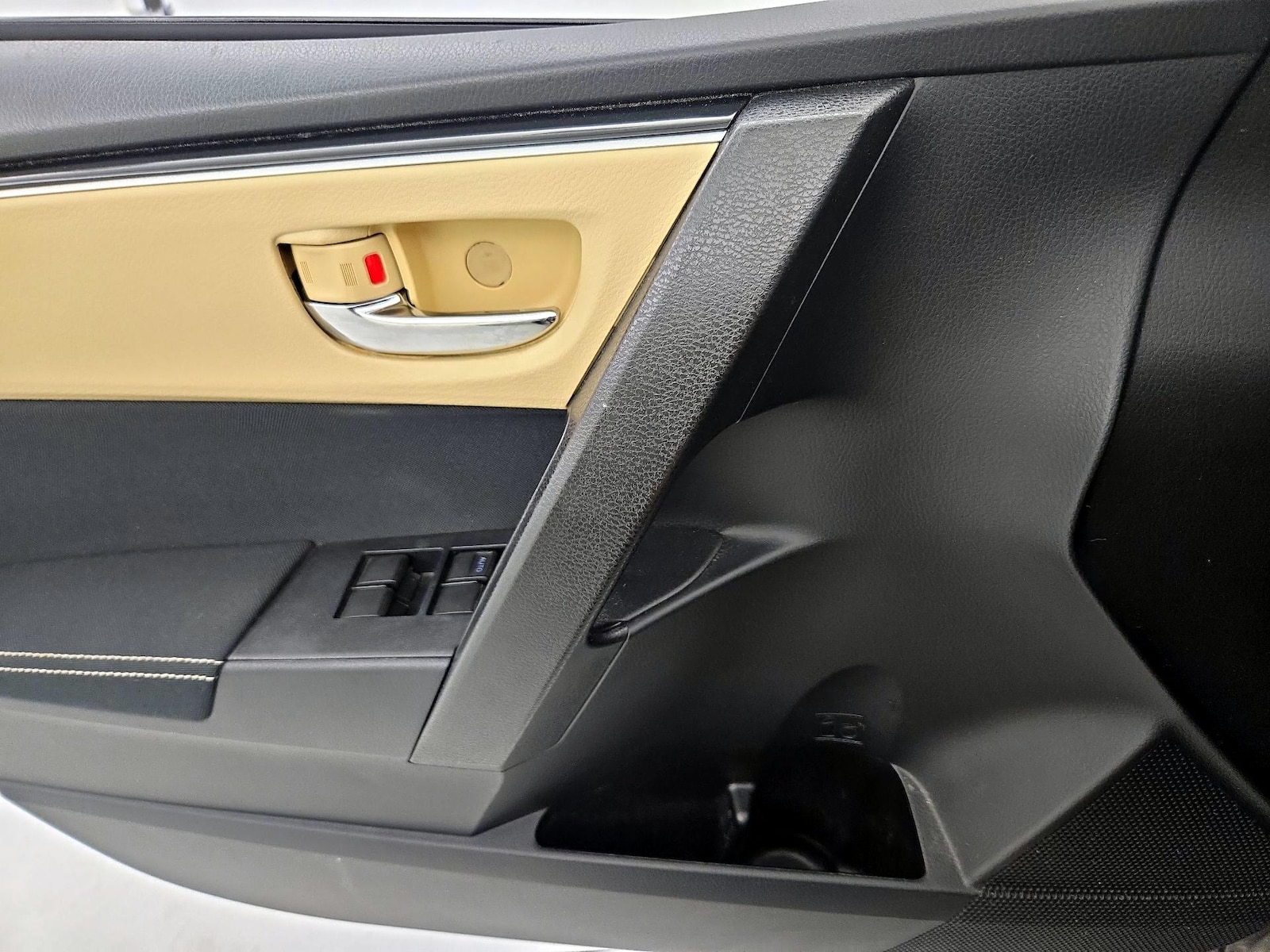 2018 Toyota Corolla LE - Photo 13