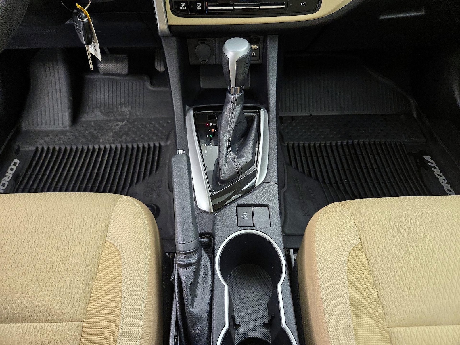2018 Toyota Corolla LE - Photo 18