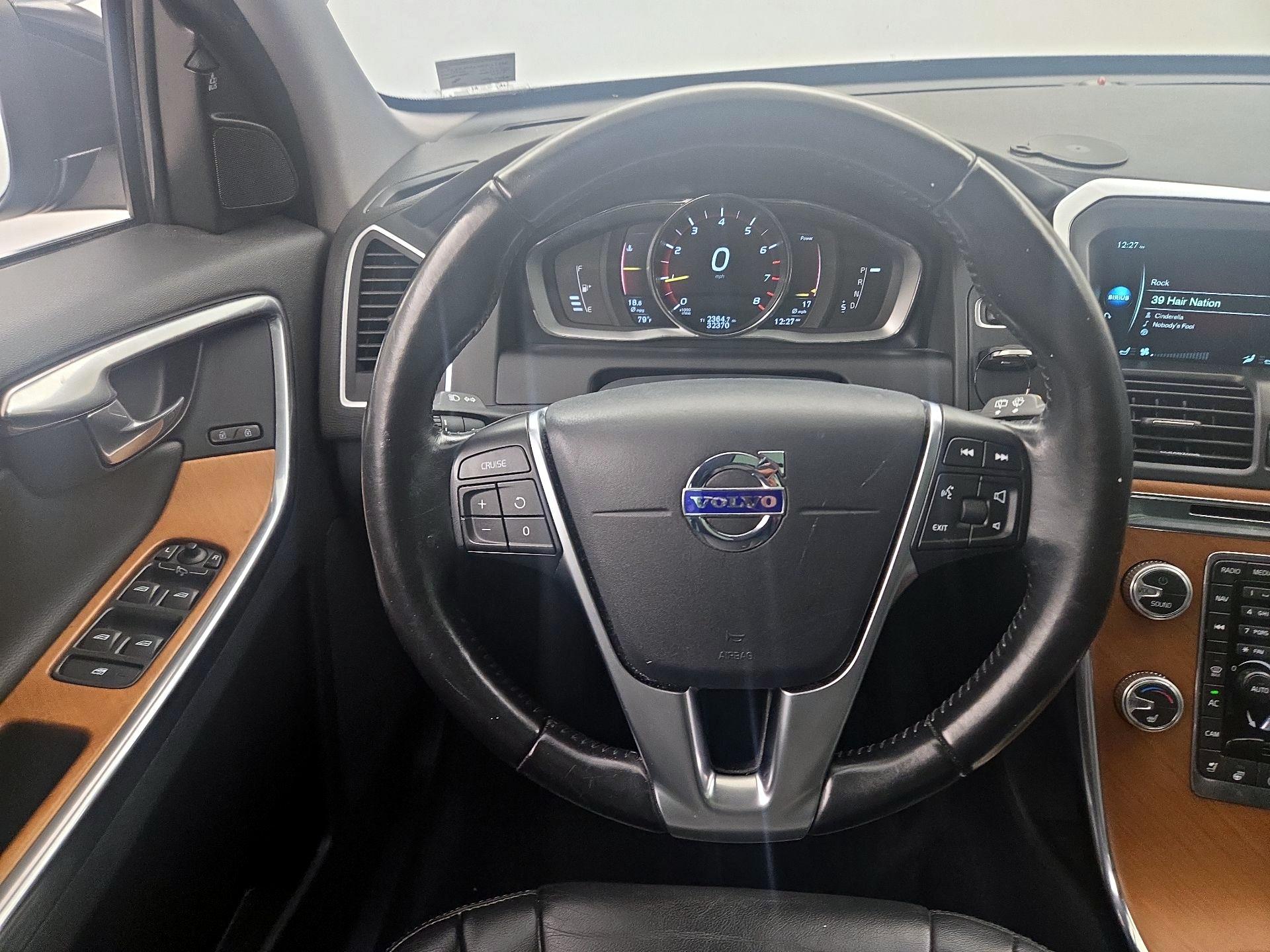 Thumbnail: 2017 Volvo XC60 - 10