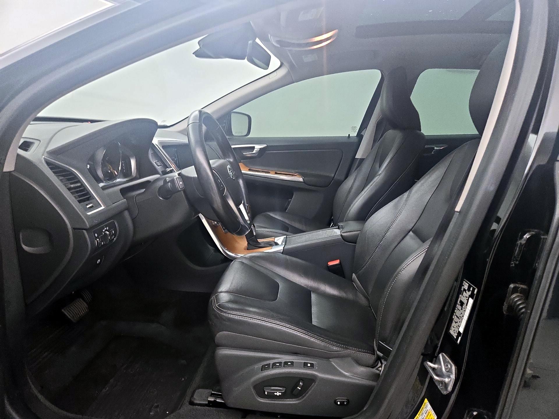 Thumbnail: 2017 Volvo XC60 - 11