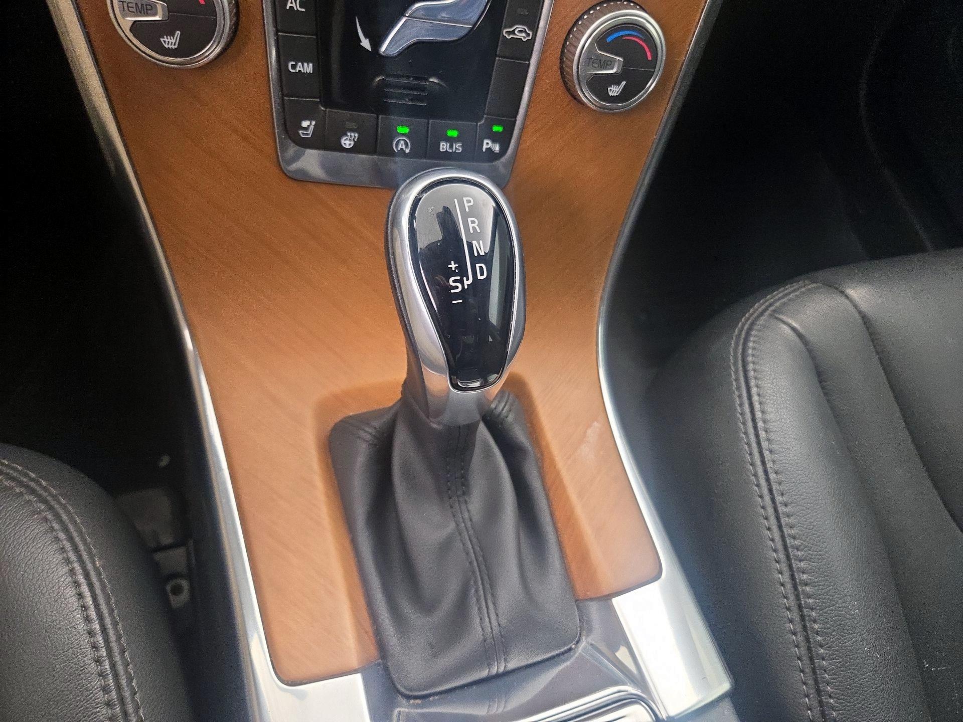 Thumbnail: 2017 Volvo XC60 - 17