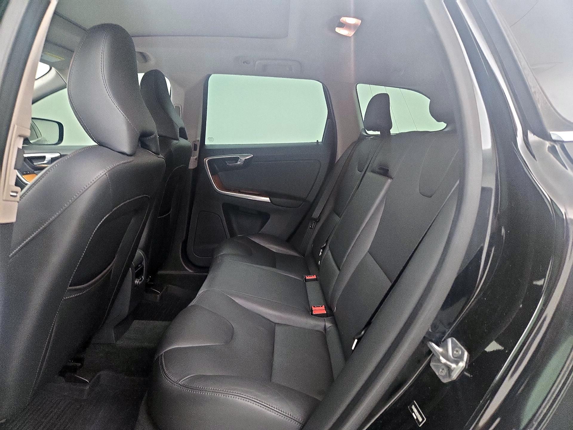 Thumbnail: 2017 Volvo XC60 - 20