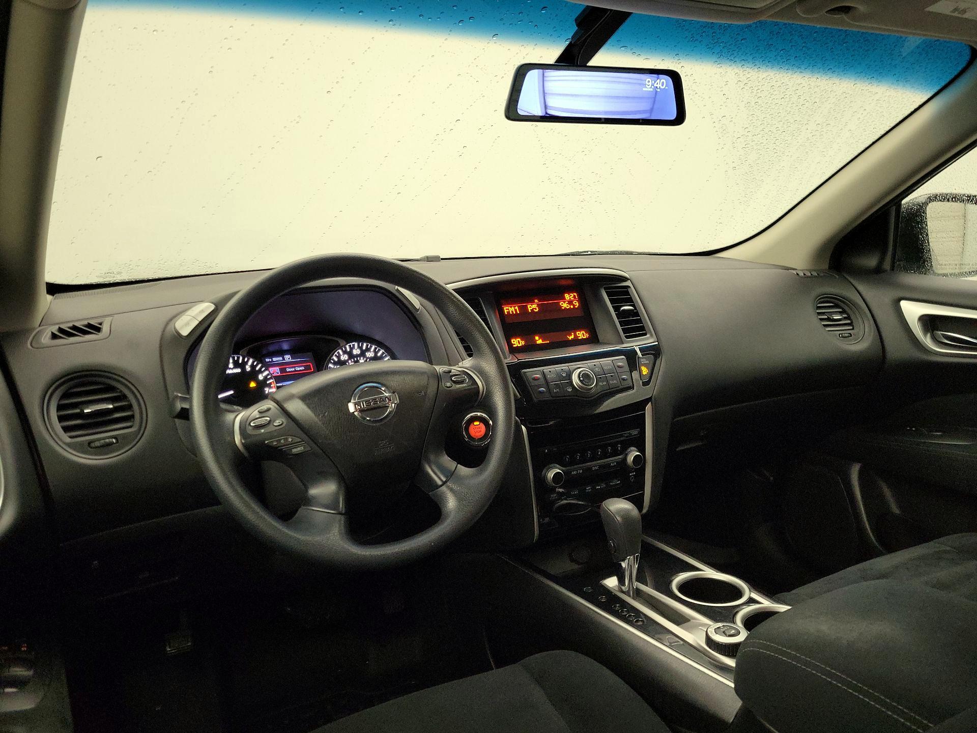 Thumbnail: 2016 Nissan Pathfinder - 9