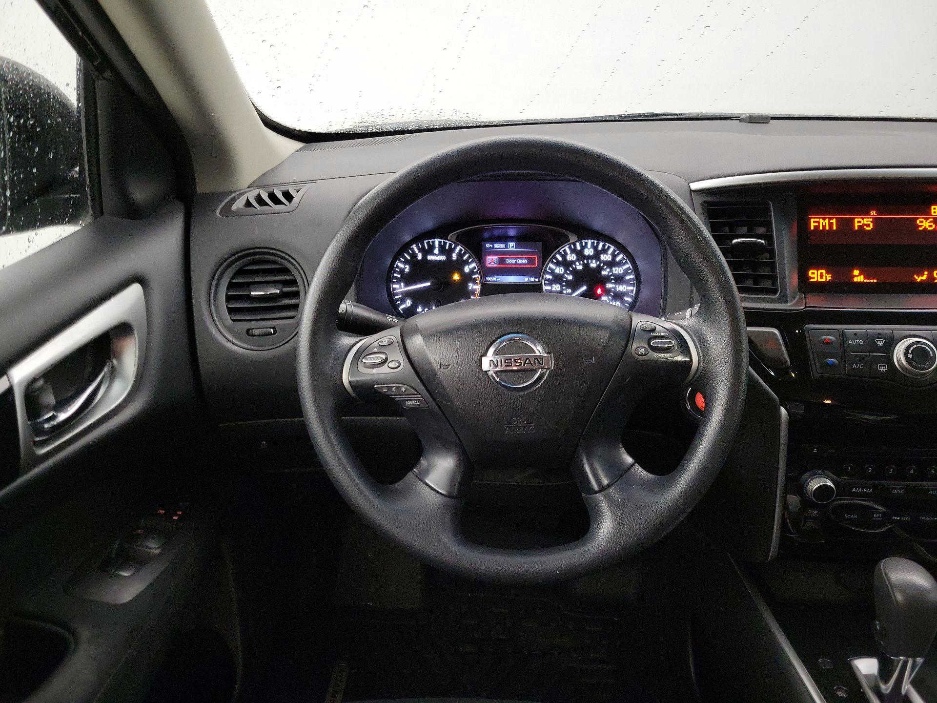 Thumbnail: 2016 Nissan Pathfinder - 10