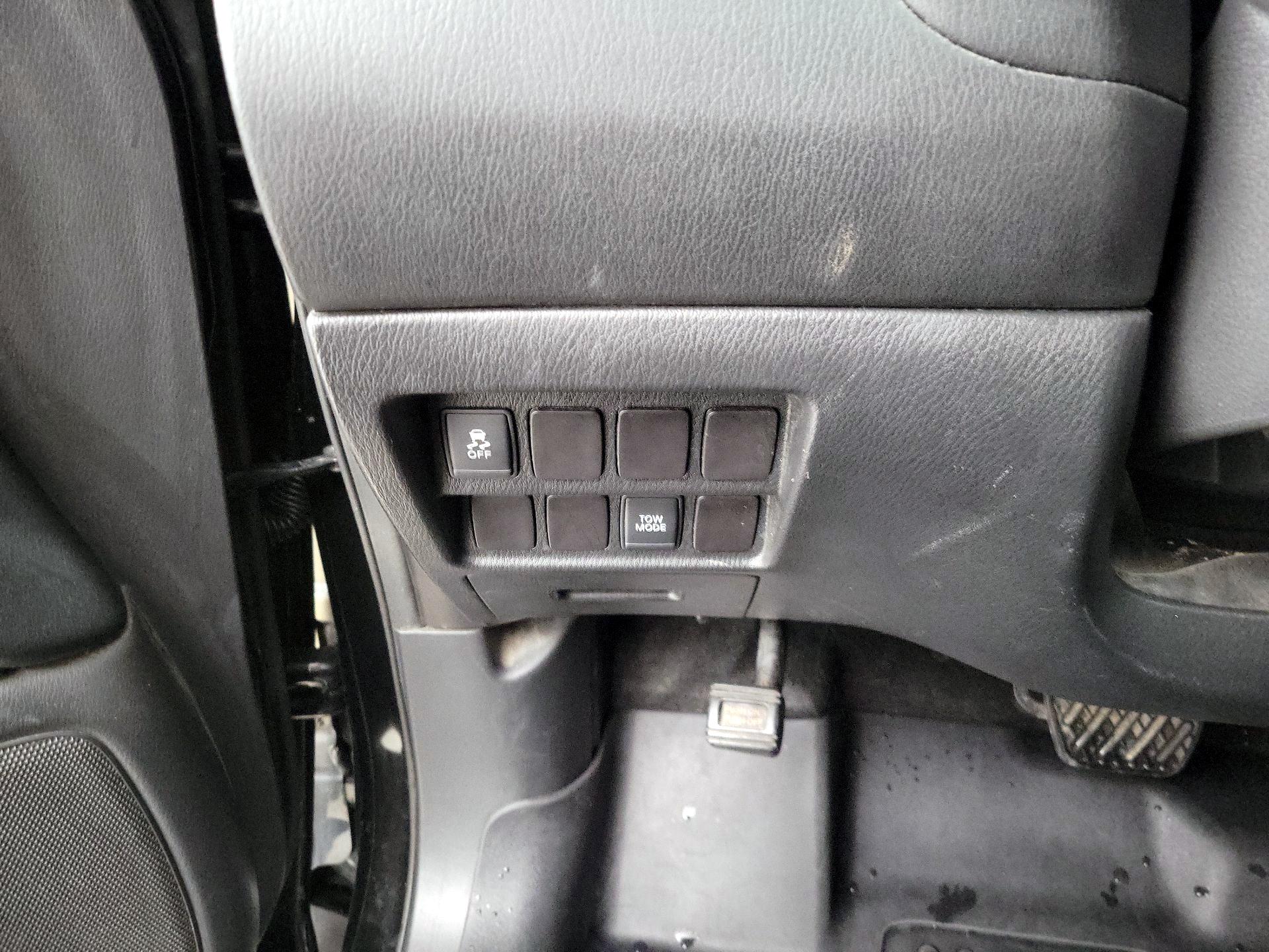 Thumbnail: 2016 Nissan Pathfinder - 13