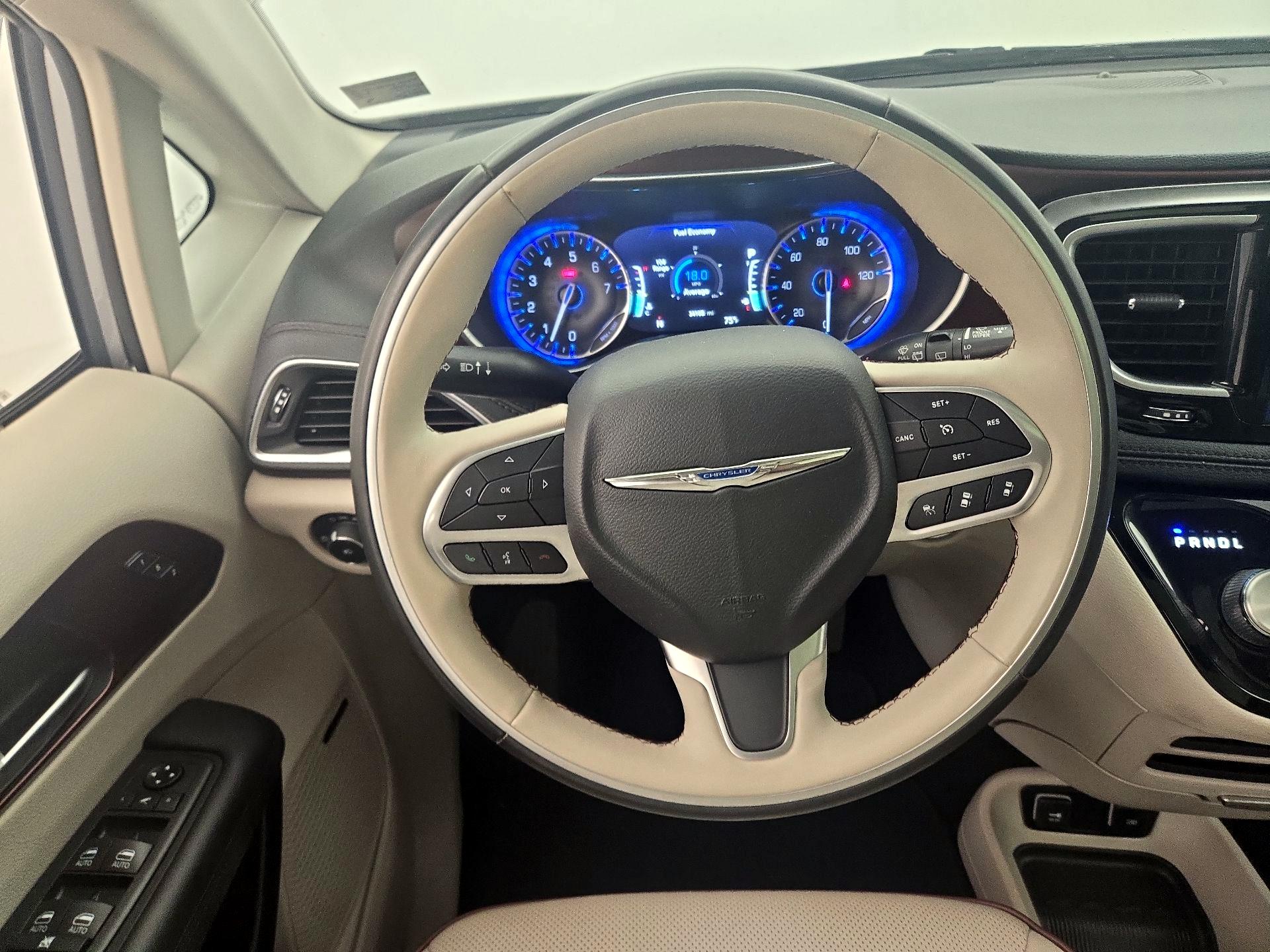 Thumbnail: 2020 Chrysler Pacifica - 10