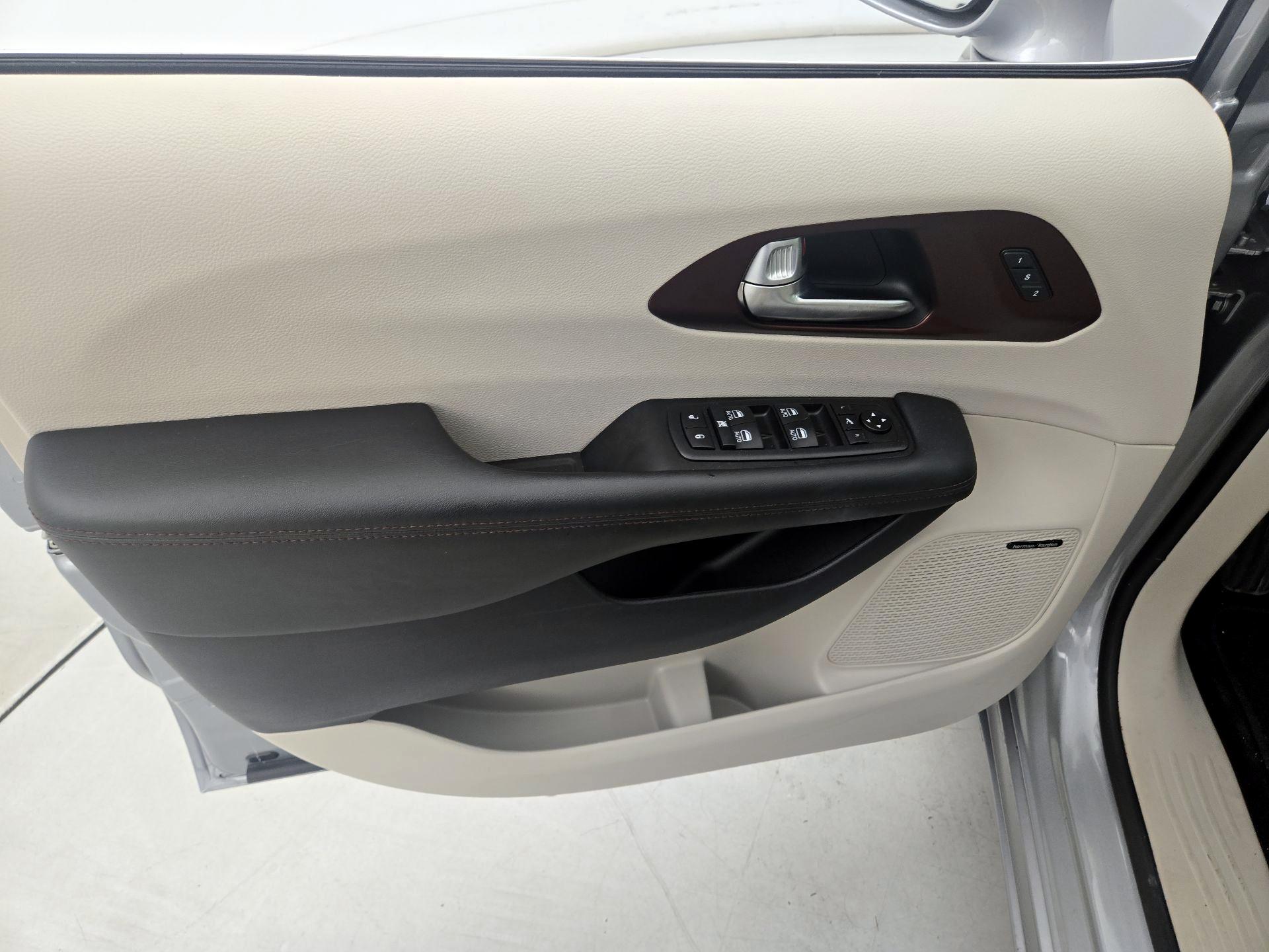 Thumbnail: 2020 Chrysler Pacifica - 12