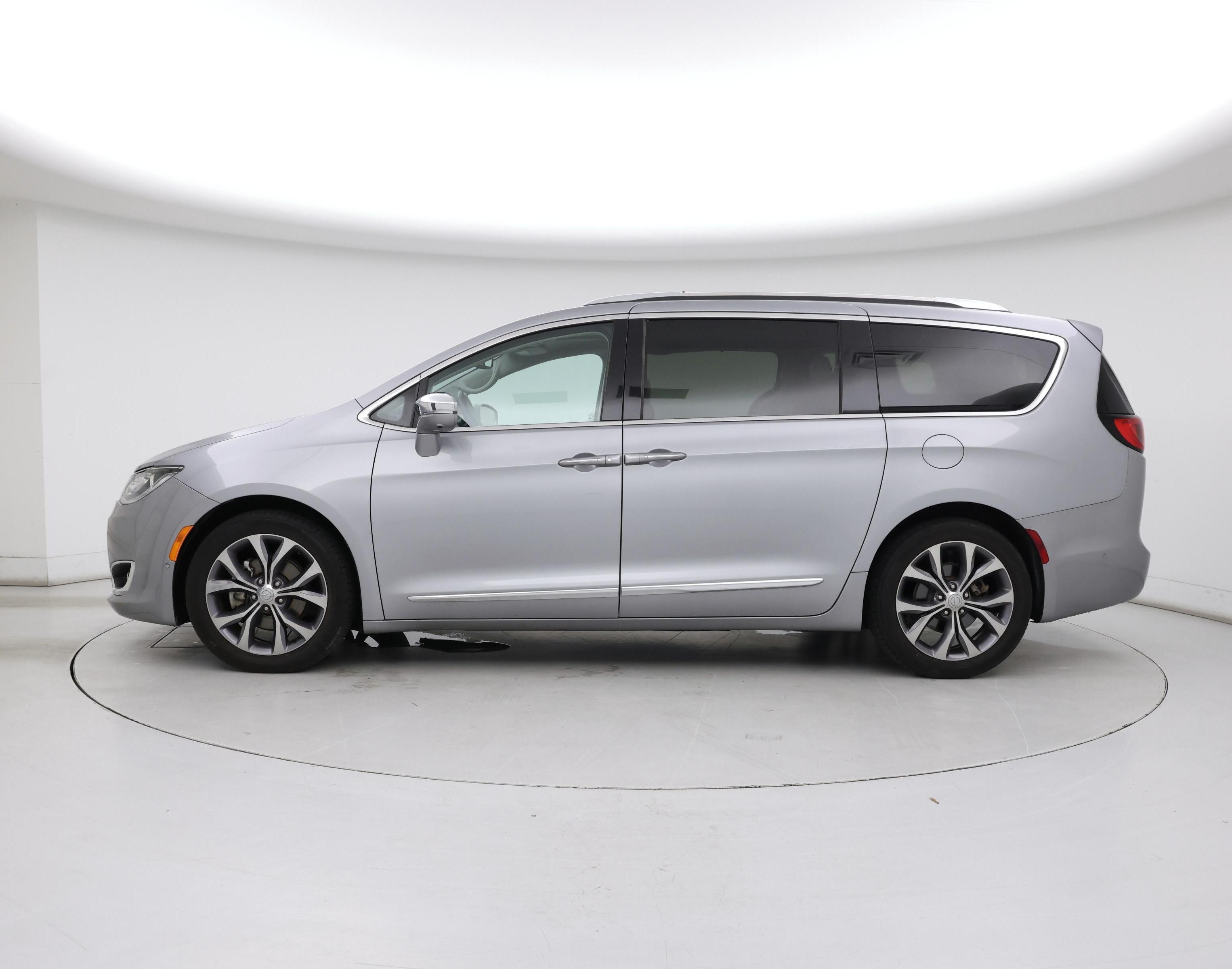 Thumbnail: 2020 Chrysler Pacifica - 3