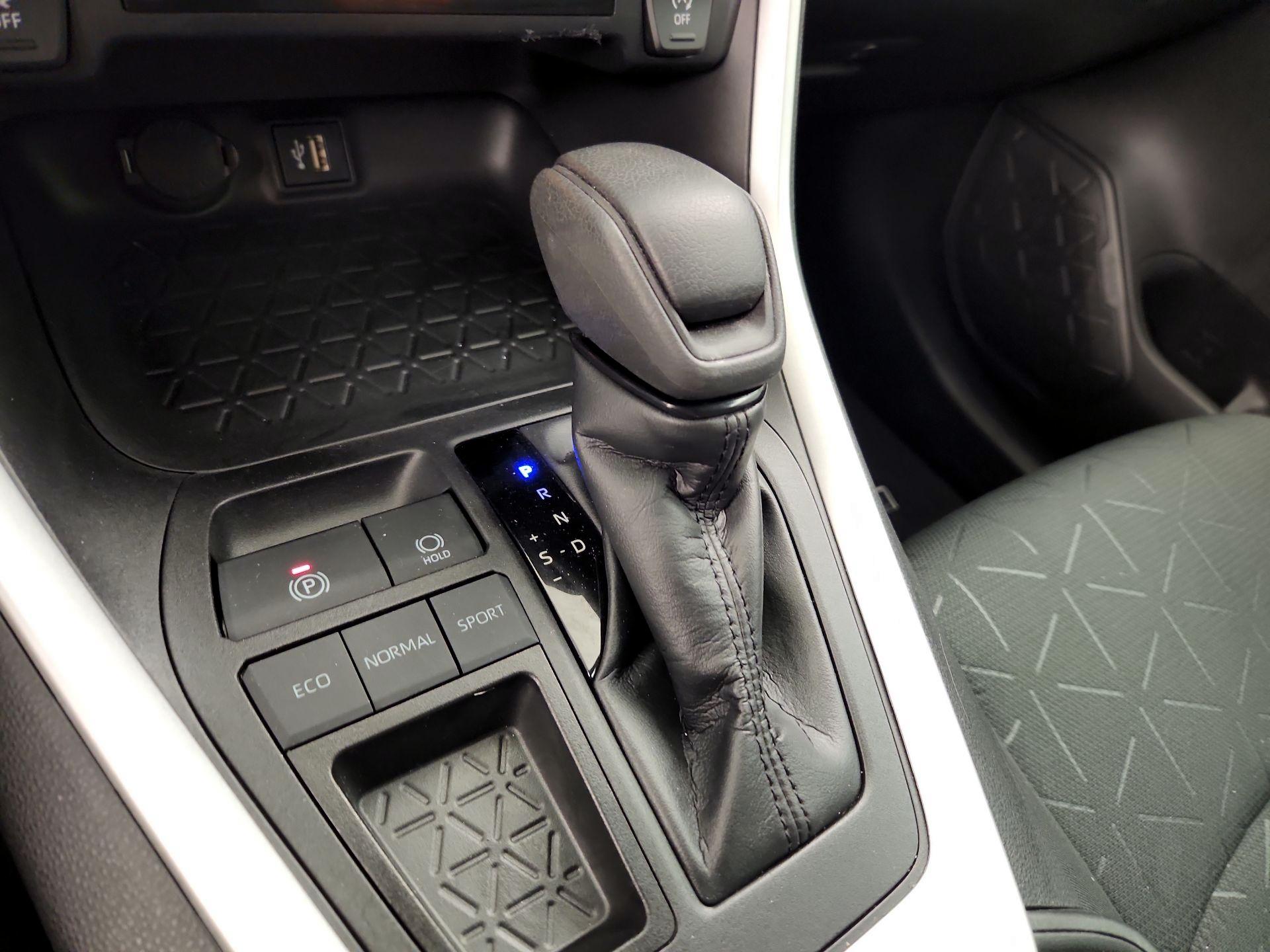 Thumbnail: 2023 Toyota RAV4 - 17