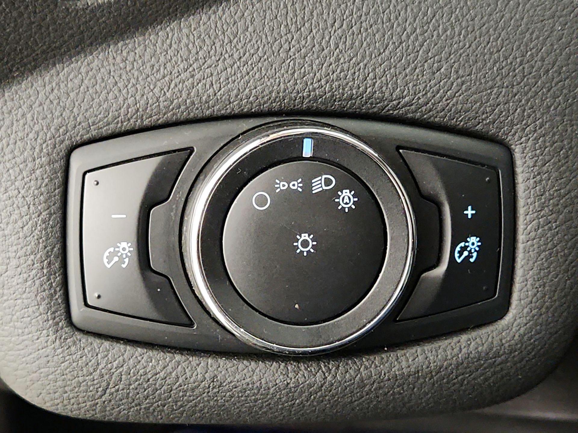 Thumbnail: 2015 Ford C-Max - 13