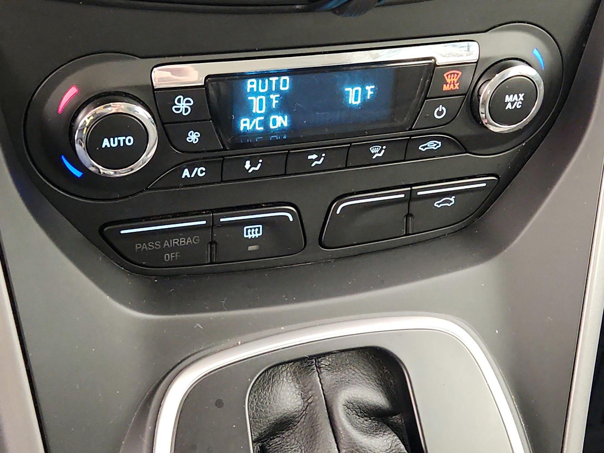 Thumbnail: 2015 Ford C-Max - 16