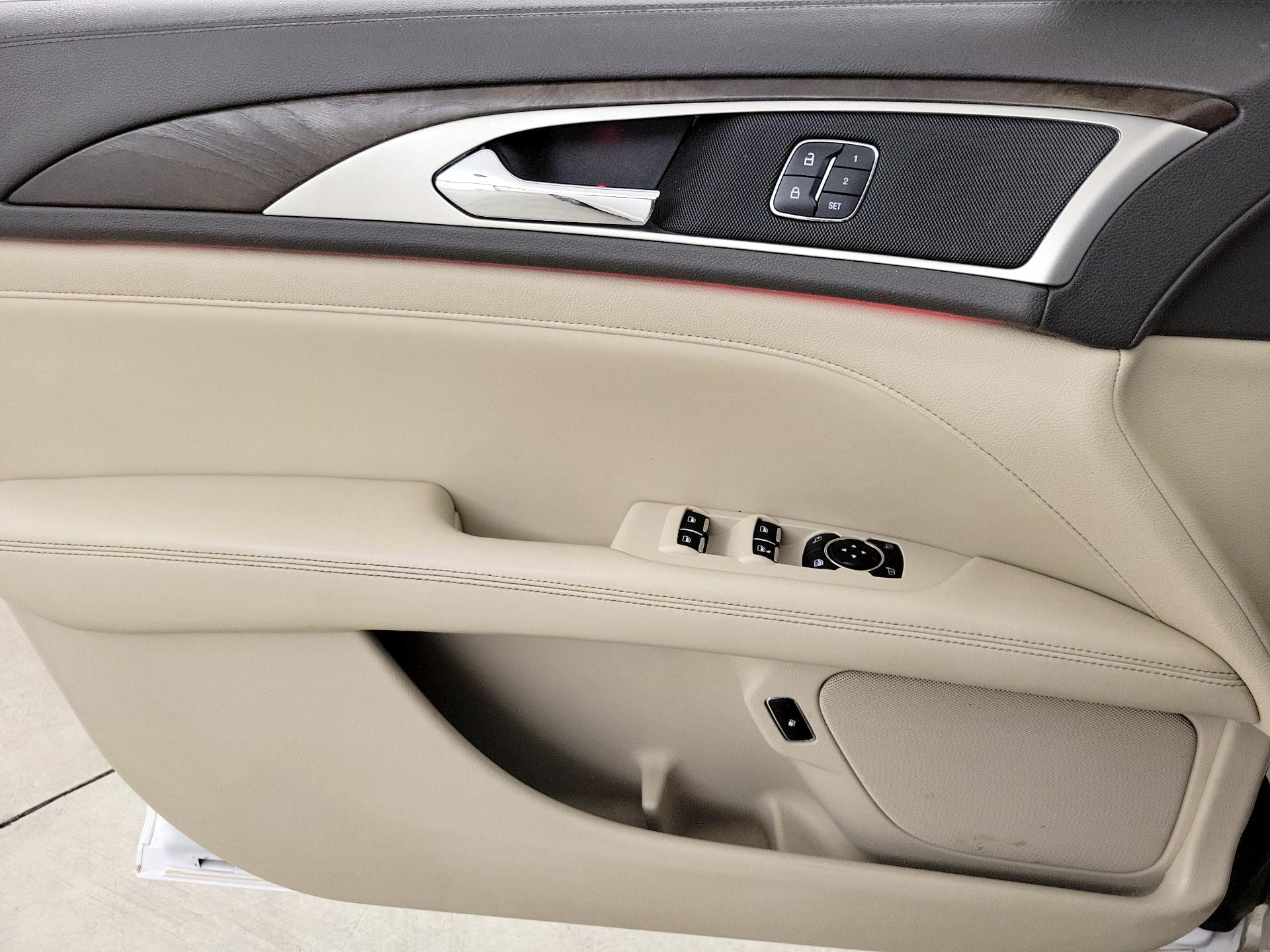 Thumbnail: 2017 Lincoln MKZ - 12