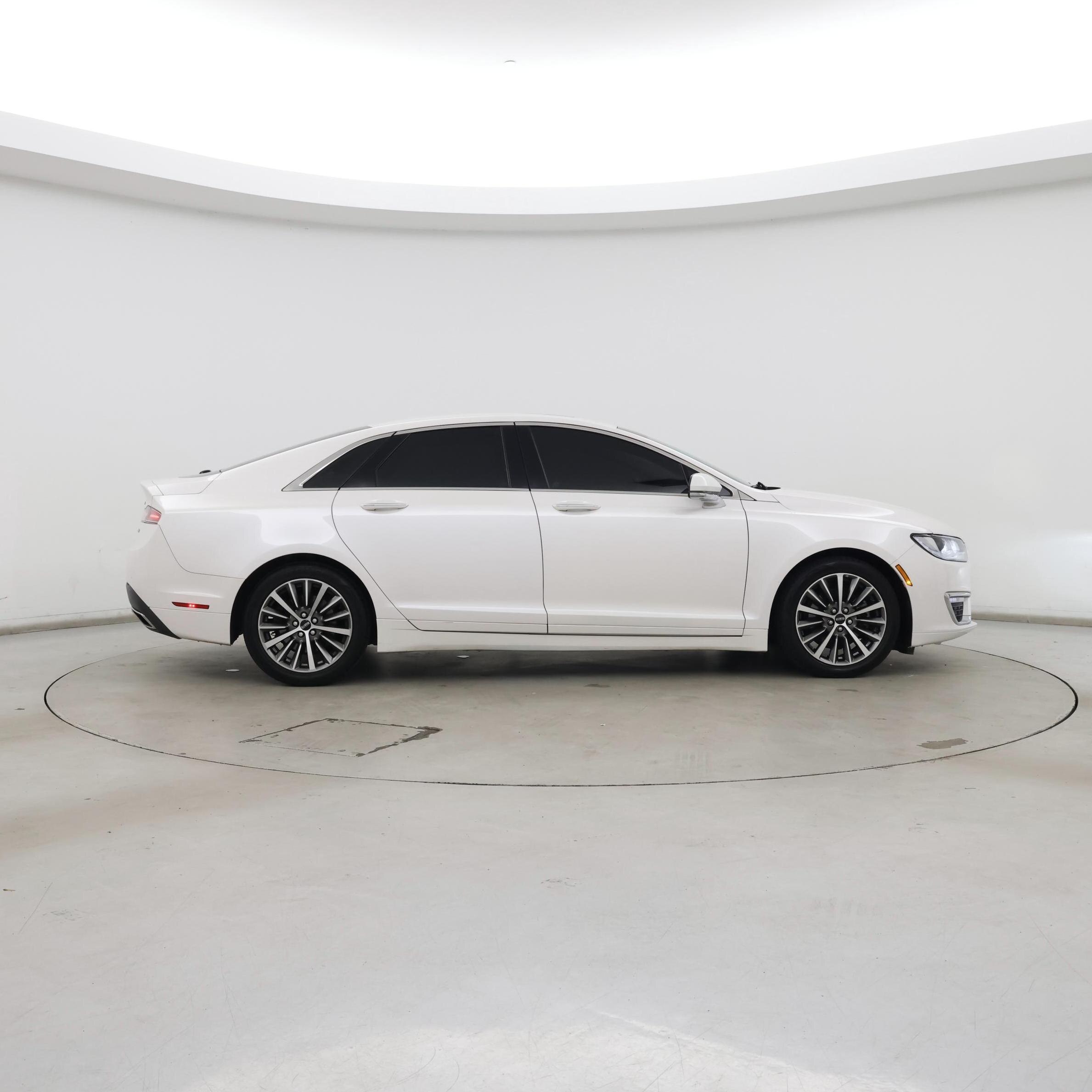 Thumbnail: 2017 Lincoln MKZ - 7