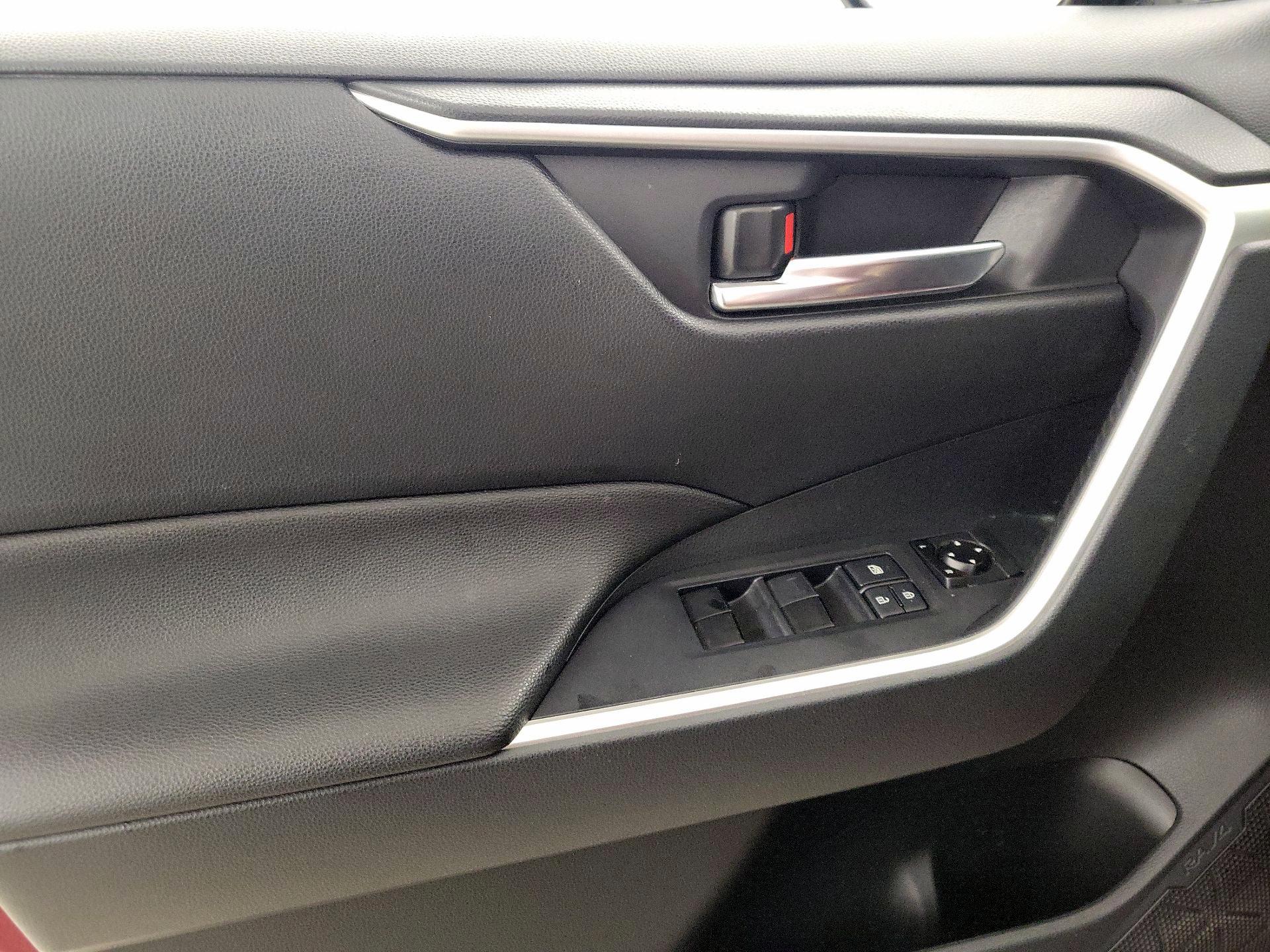 Thumbnail: 2019 Toyota RAV4 - 12