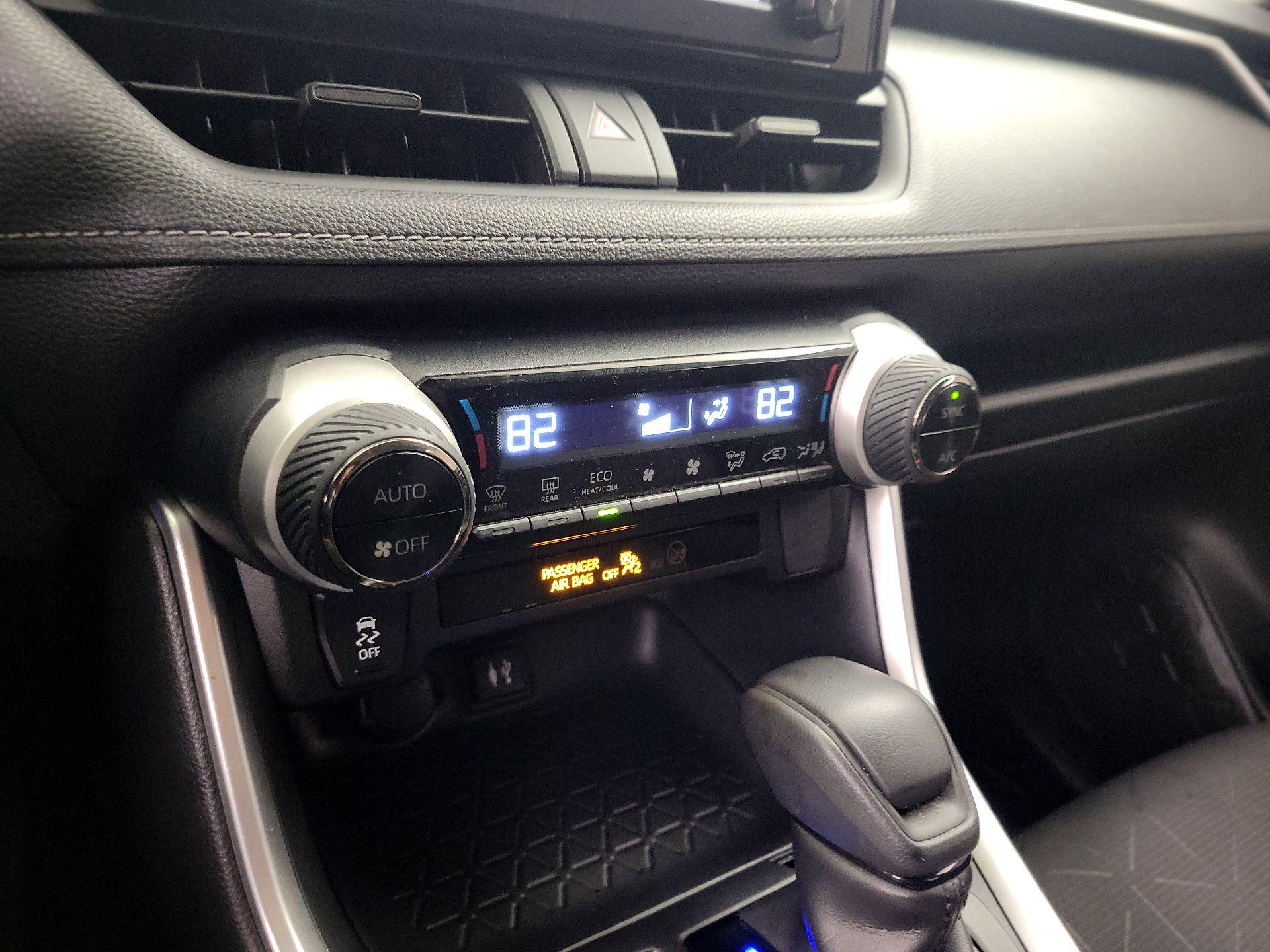 Thumbnail: 2019 Toyota RAV4 - 16