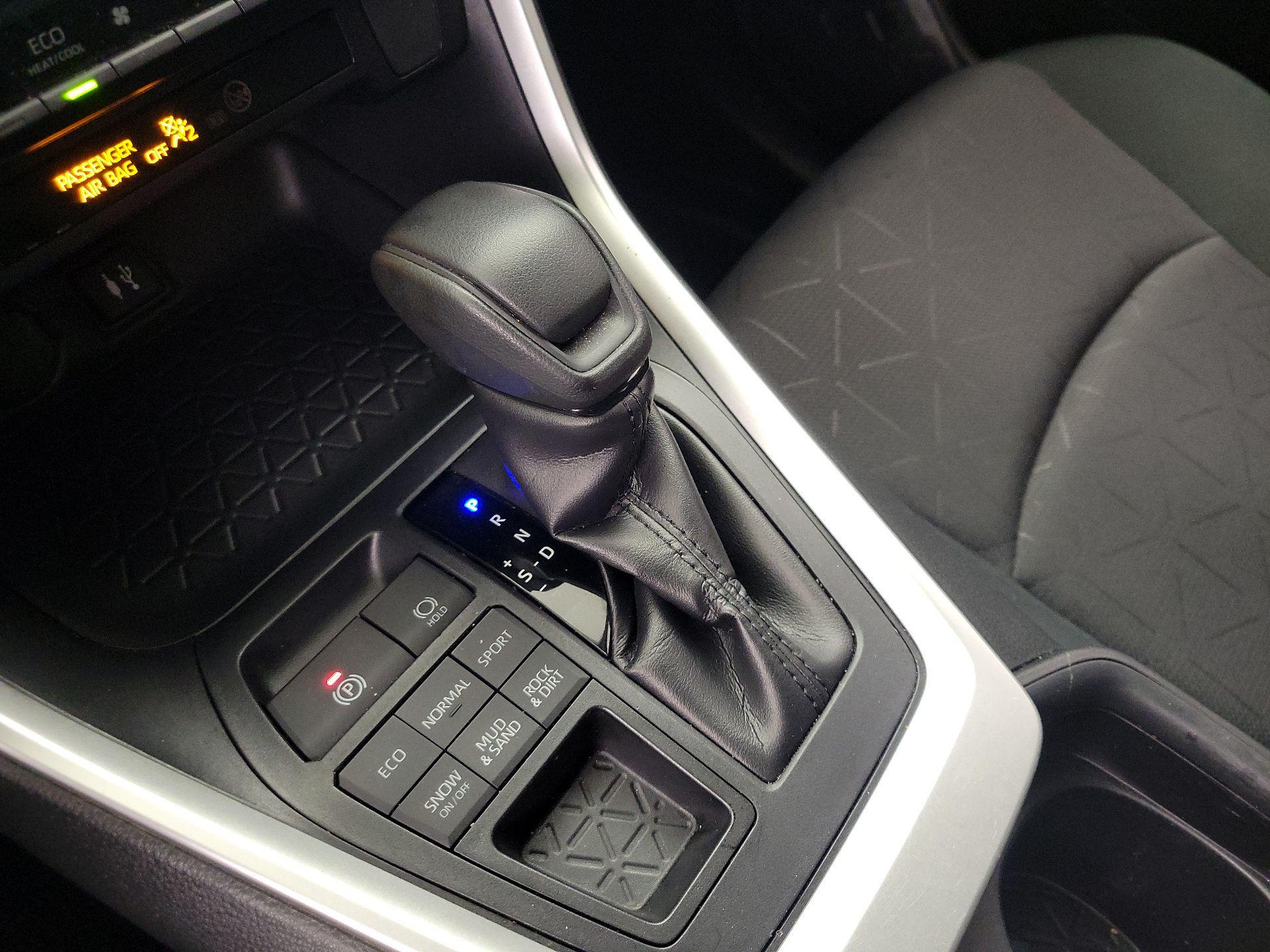 Thumbnail: 2019 Toyota RAV4 - 17