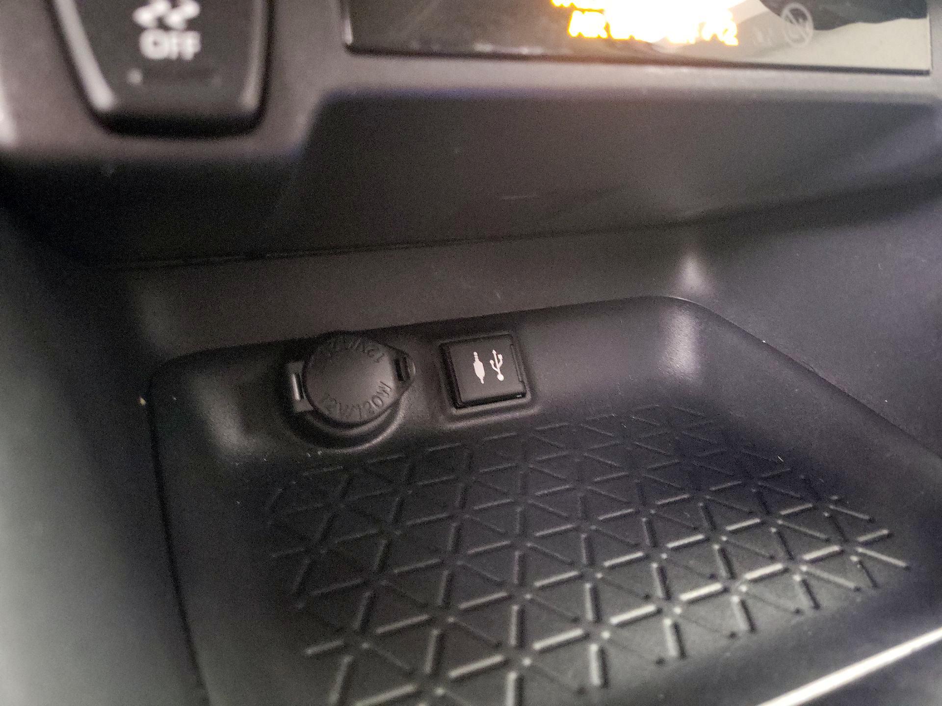 Thumbnail: 2019 Toyota RAV4 - 18