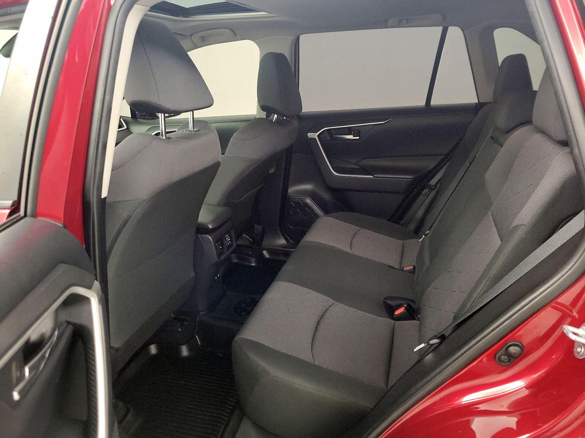 Thumbnail: 2019 Toyota RAV4 - 20