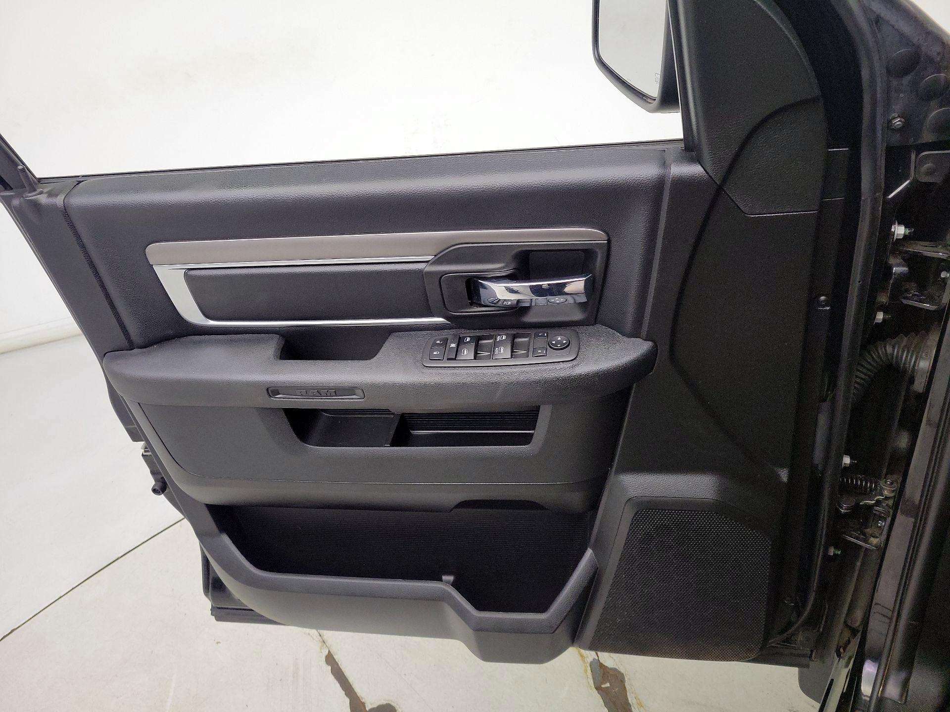 Thumbnail: 2021 RAM 1500 Classic - 12