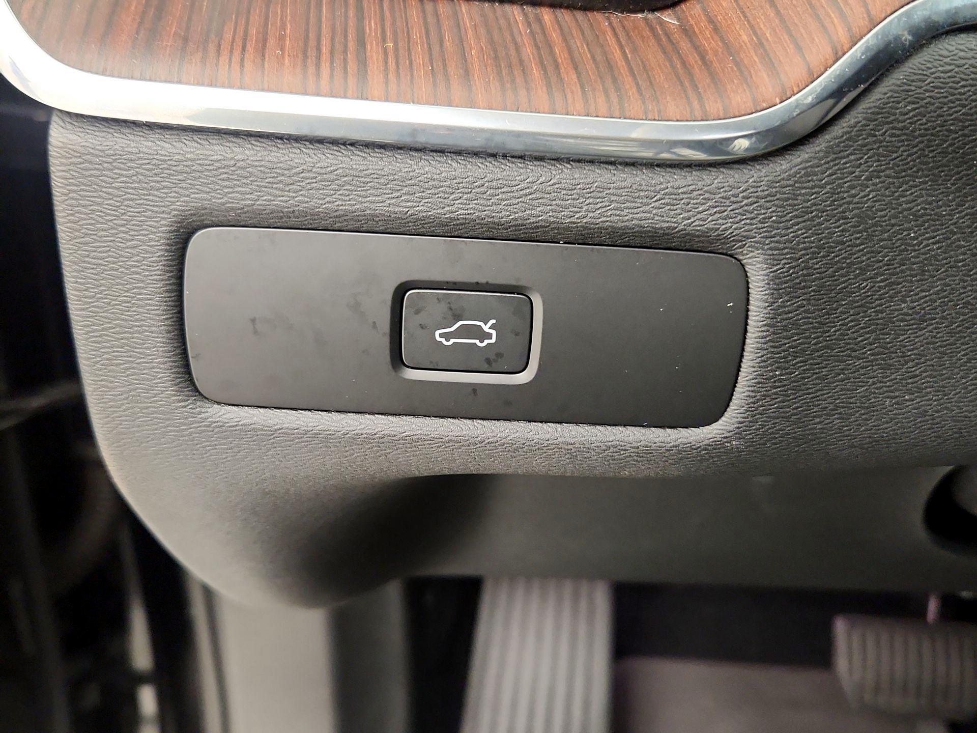 Thumbnail: 2024 Volvo XC60 - 13