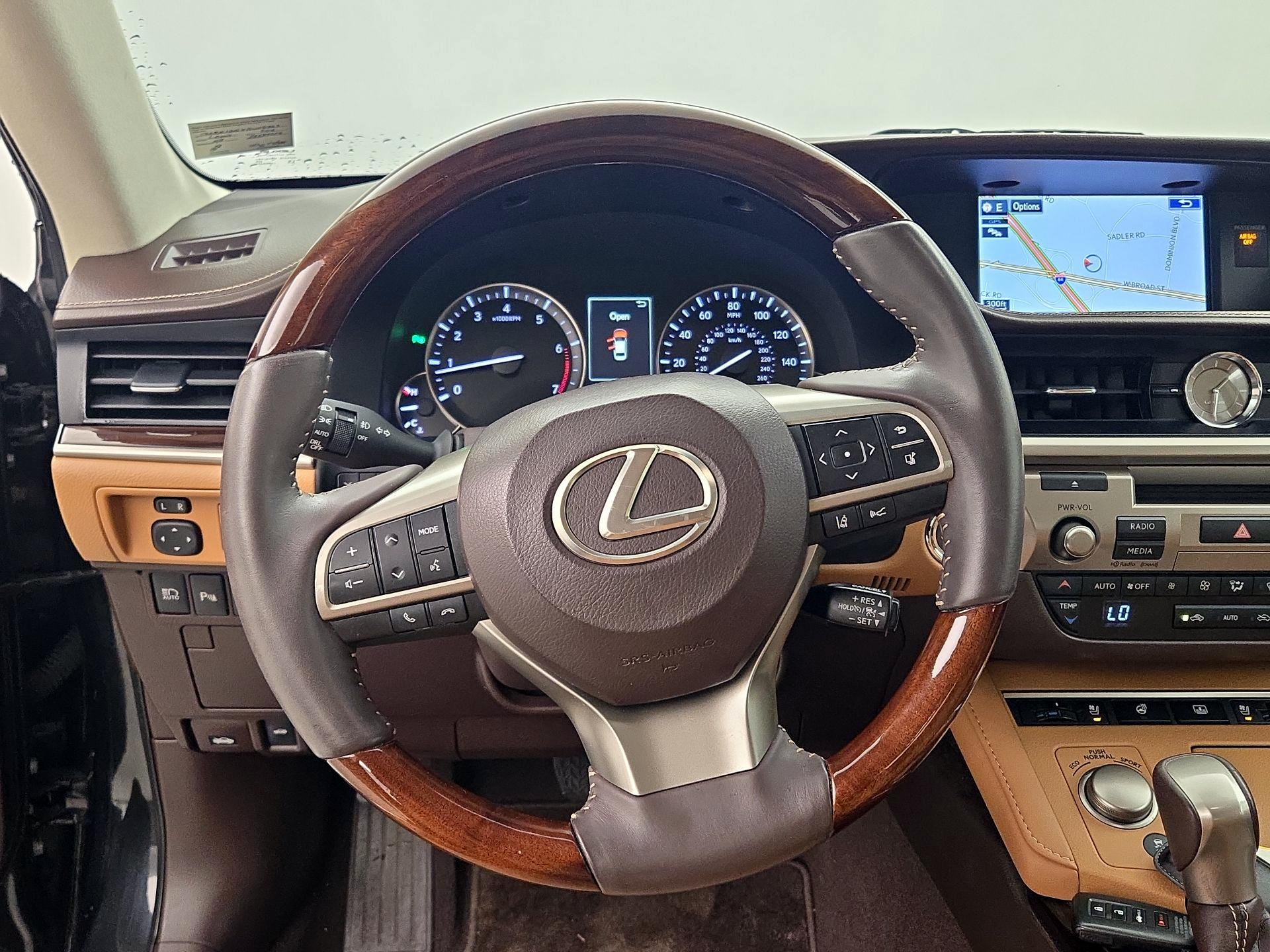 Thumbnail: 2016 Lexus ES - 10