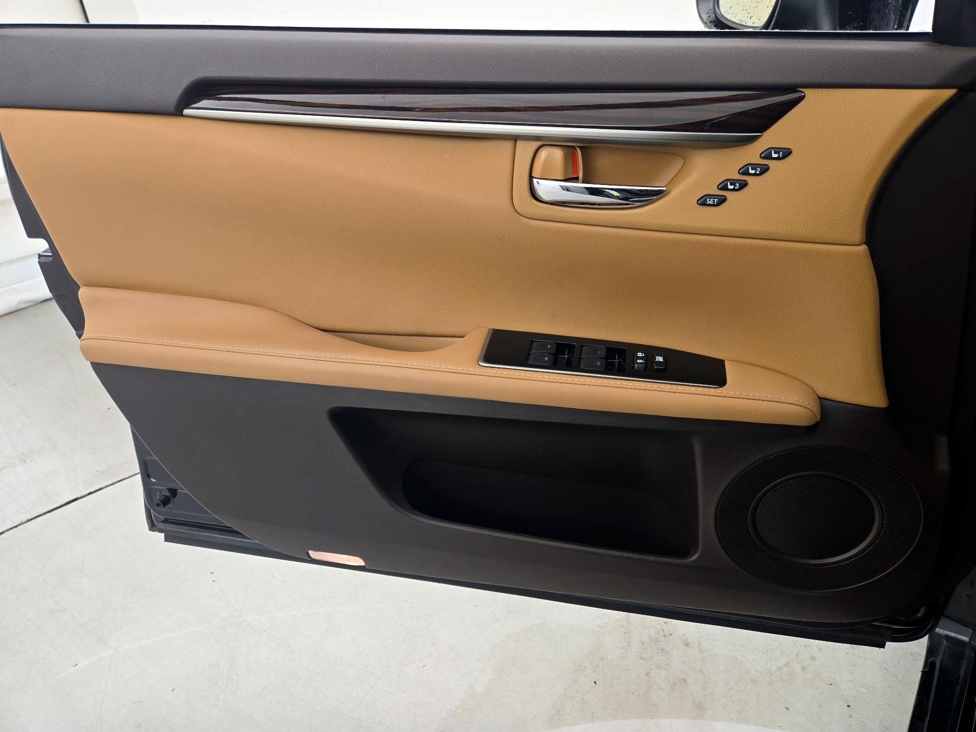 Thumbnail: 2016 Lexus ES - 12
