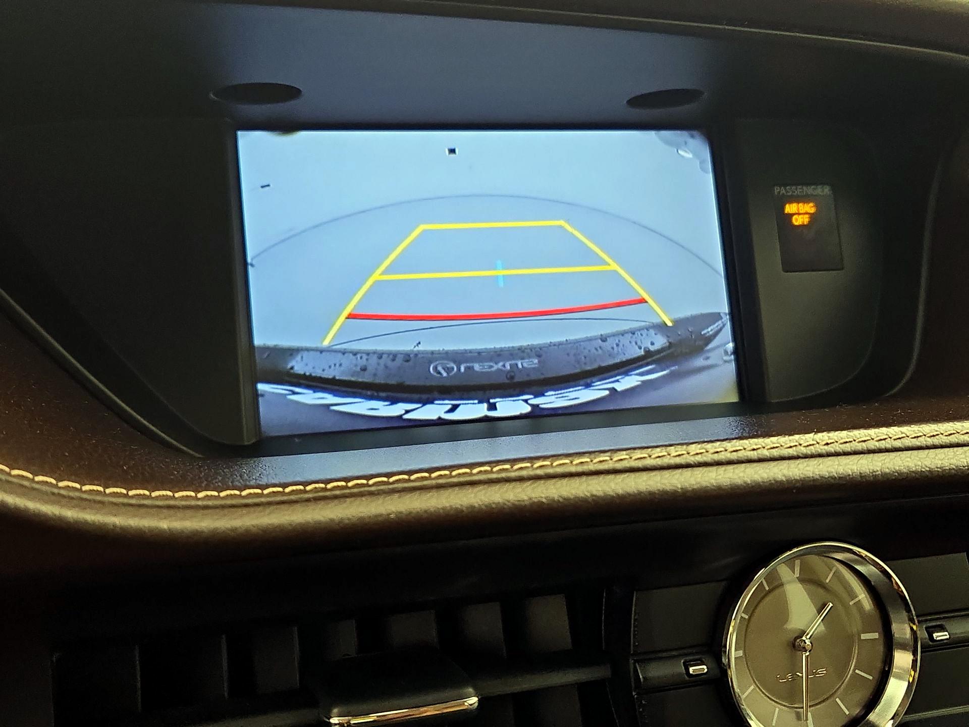Thumbnail: 2016 Lexus ES - 15