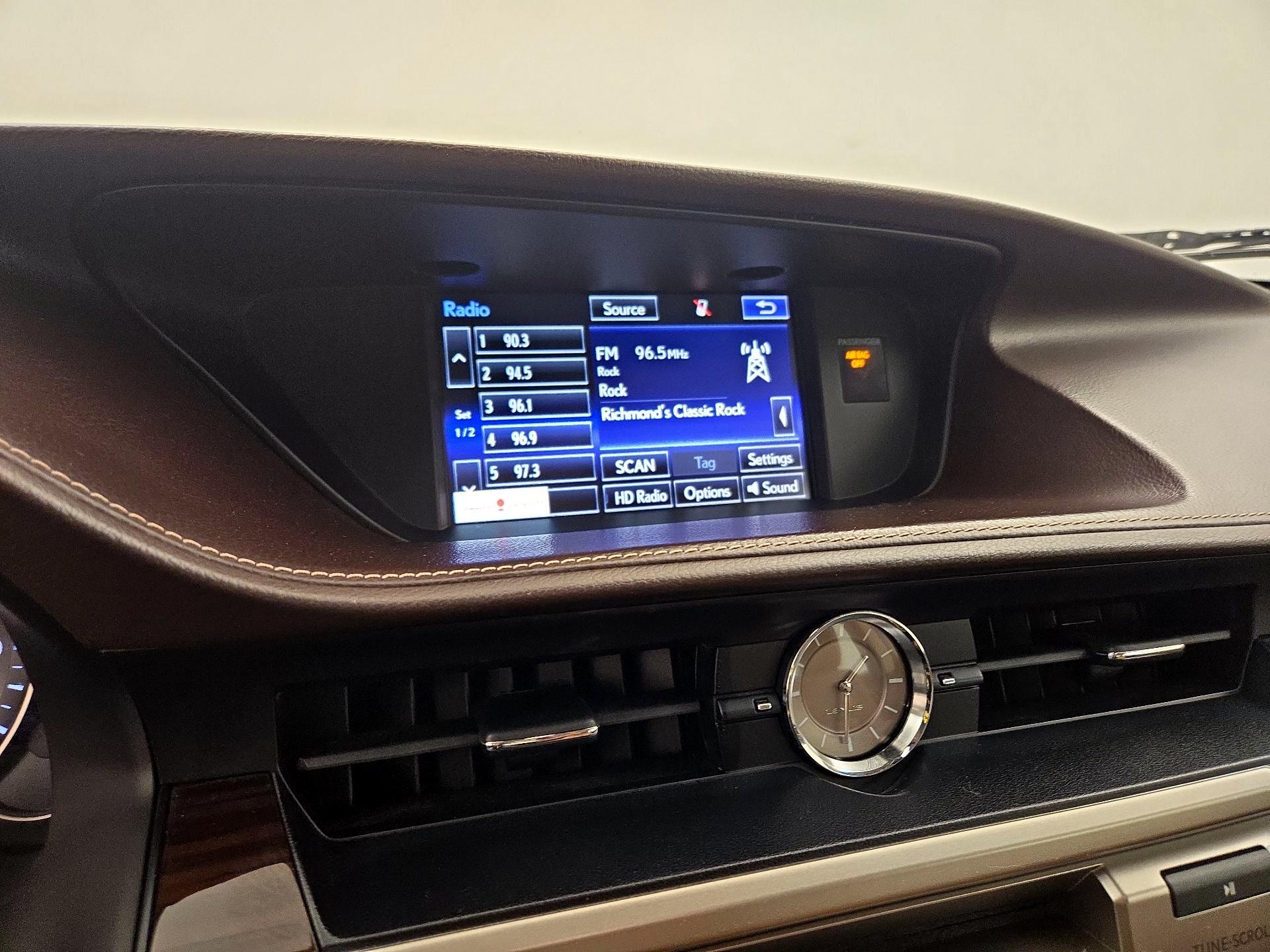 Thumbnail: 2016 Lexus ES - 16