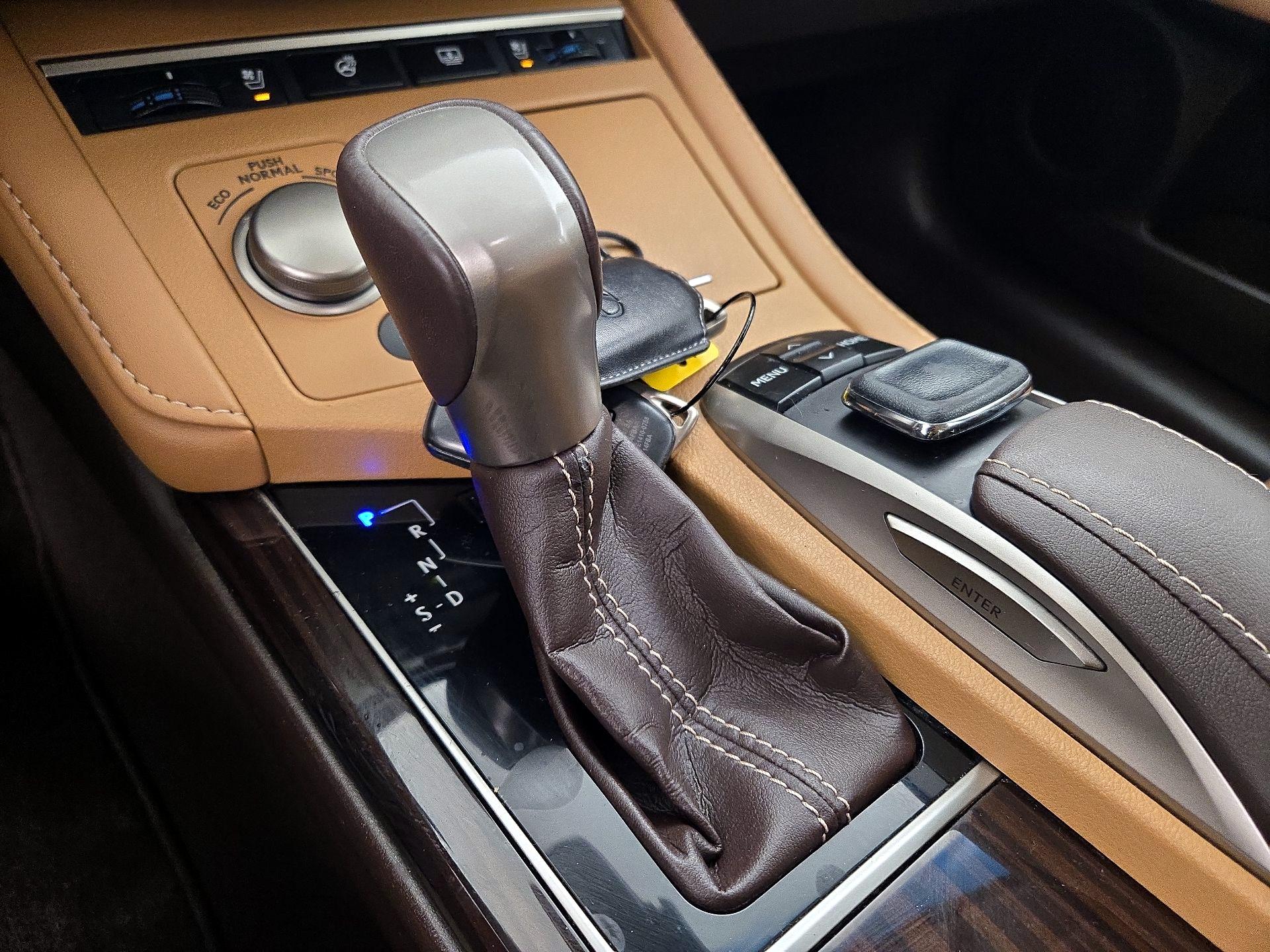 Thumbnail: 2016 Lexus ES - 18