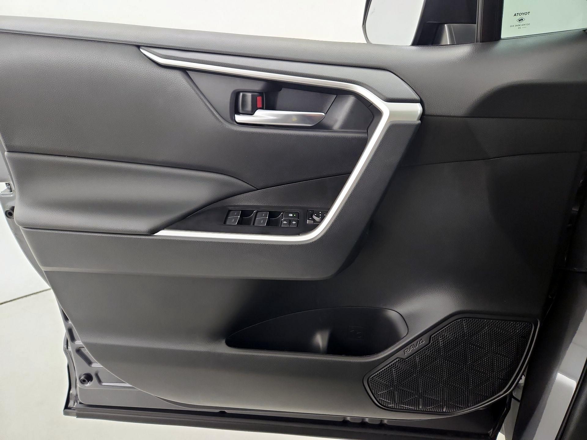 Thumbnail: 2025 Toyota RAV4 - 12