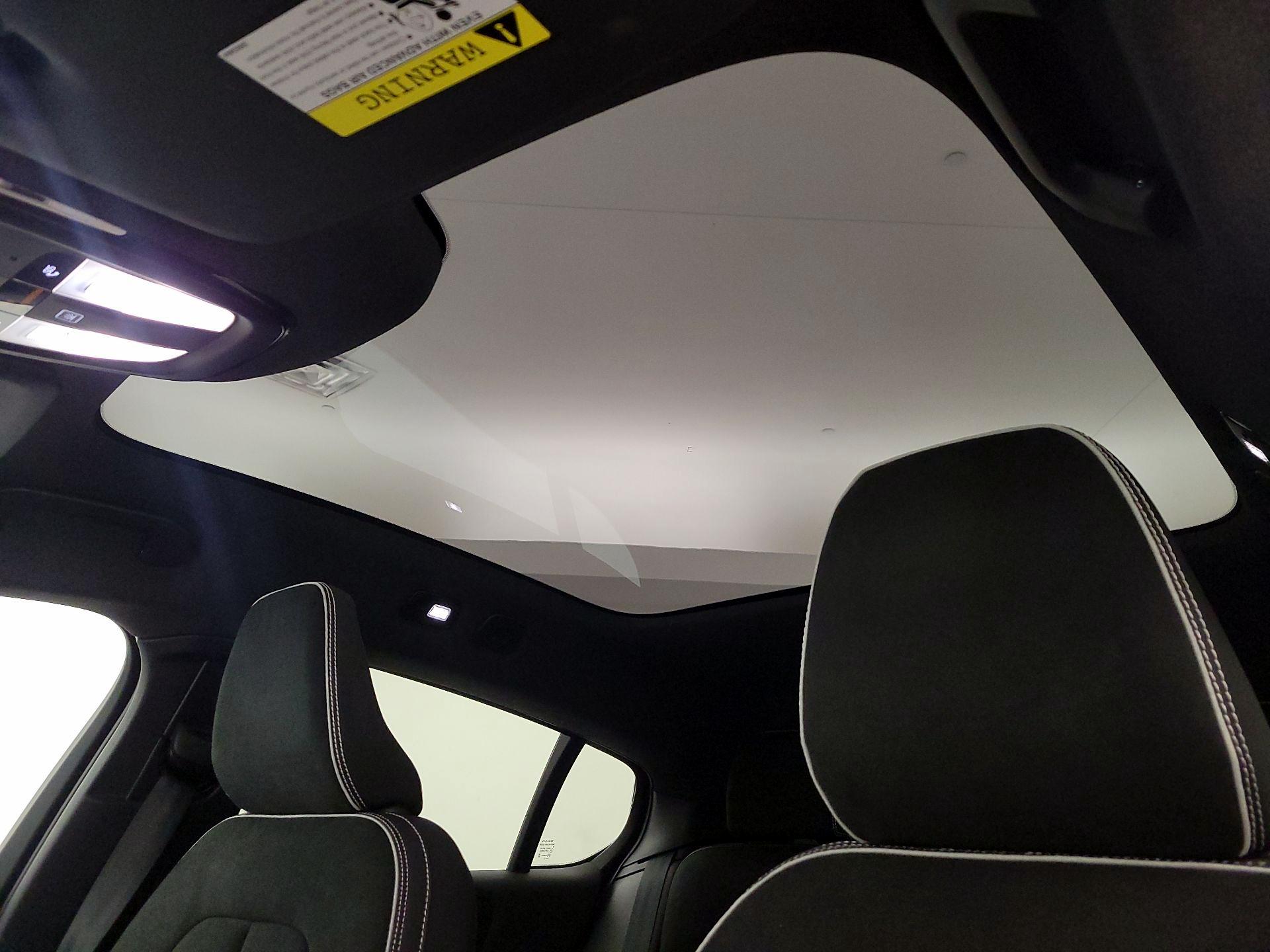 Thumbnail: 2023 Volvo C40 - 20