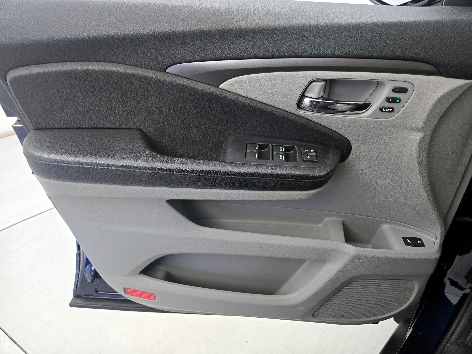 Thumbnail: 2019 Honda Pilot - 12