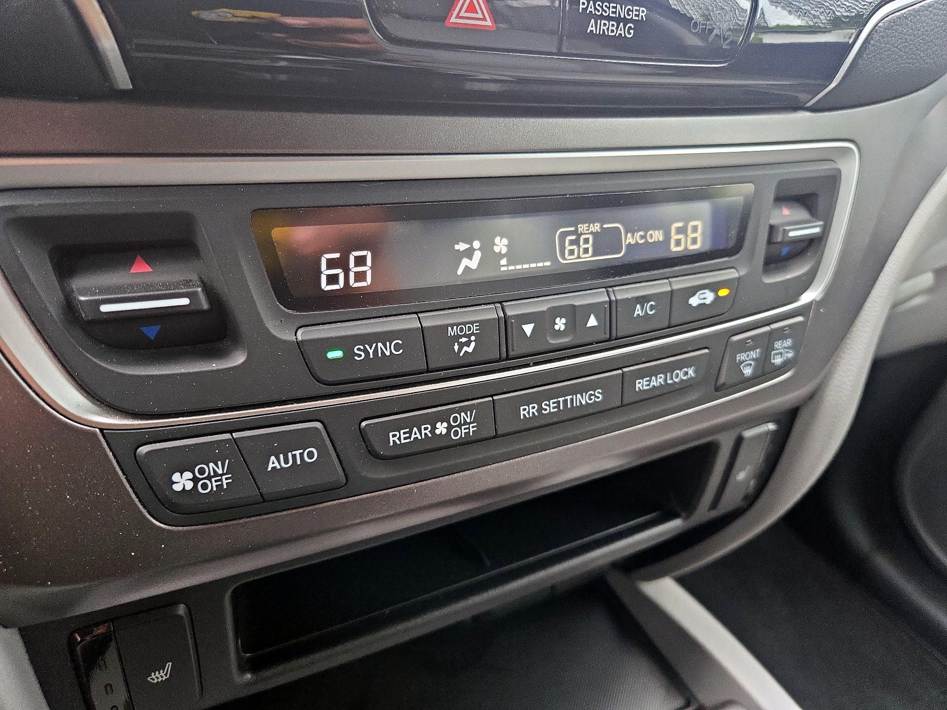 Thumbnail: 2019 Honda Pilot - 16
