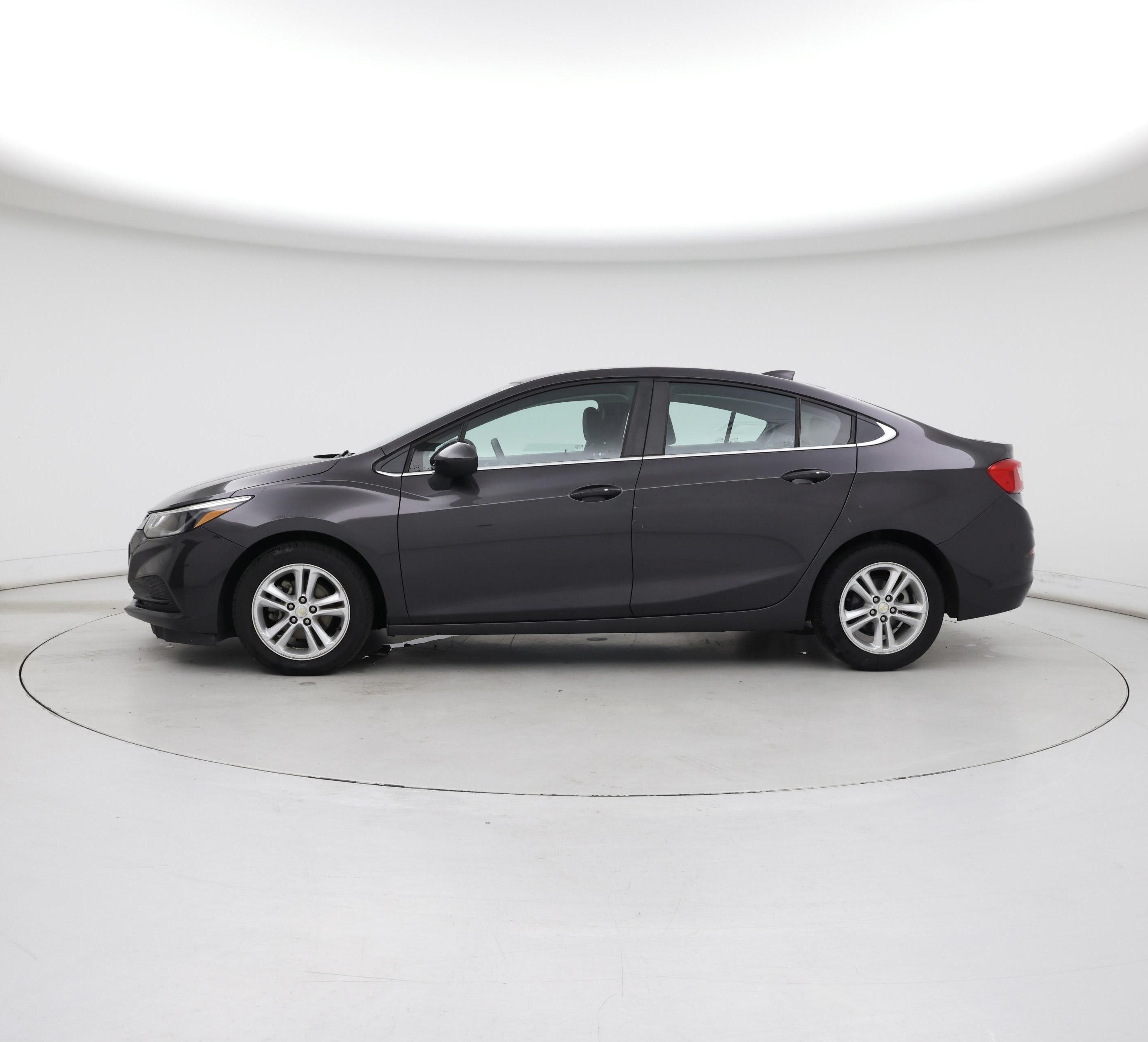 Thumbnail: 2017 Chevrolet Cruze - 3