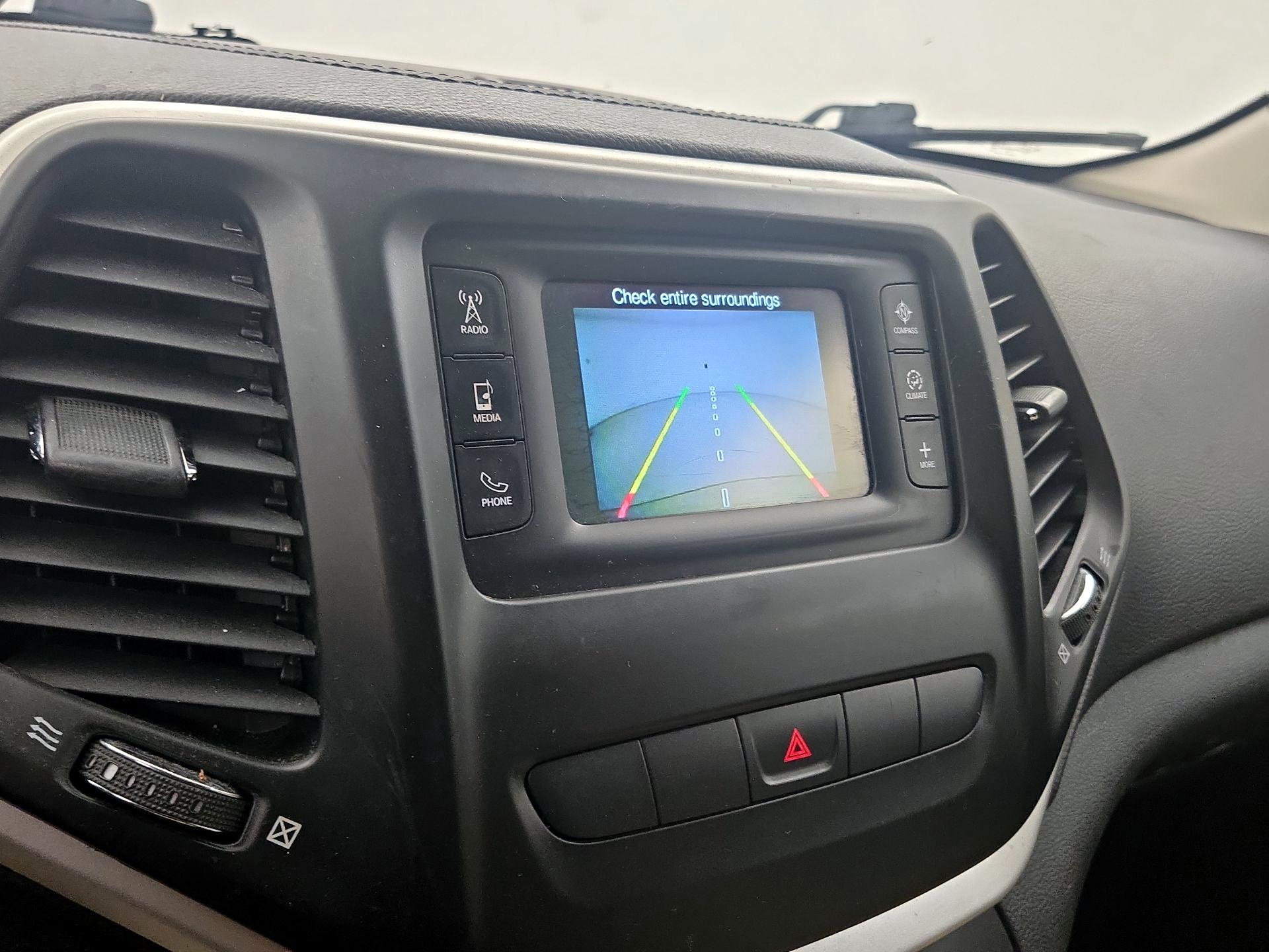 Thumbnail: 2015 Jeep Cherokee - 14