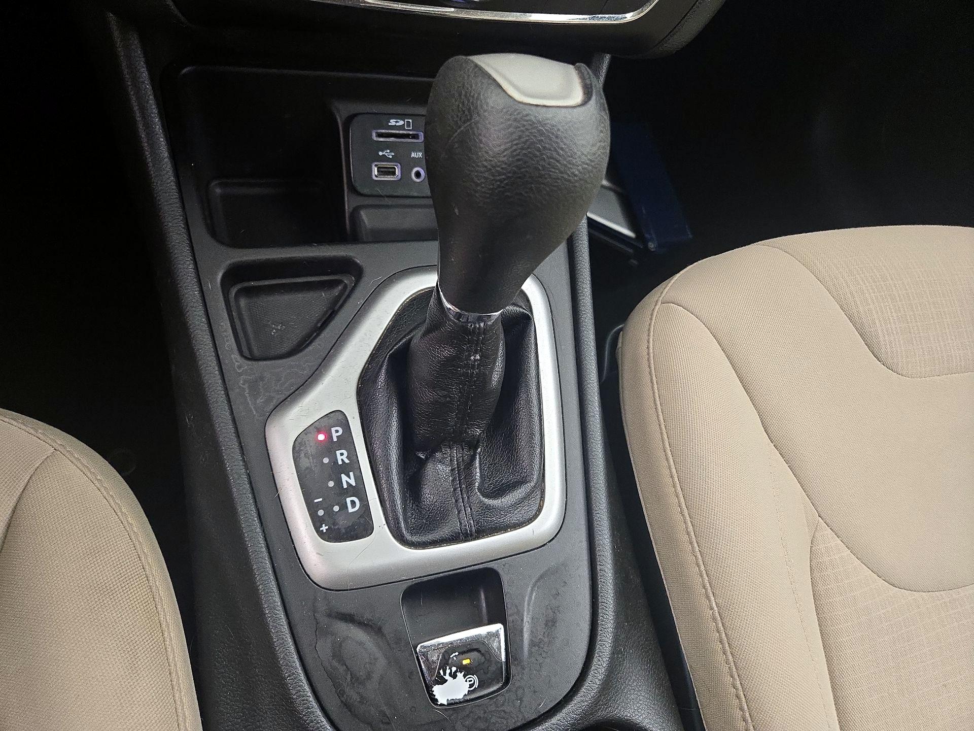 Thumbnail: 2015 Jeep Cherokee - 17