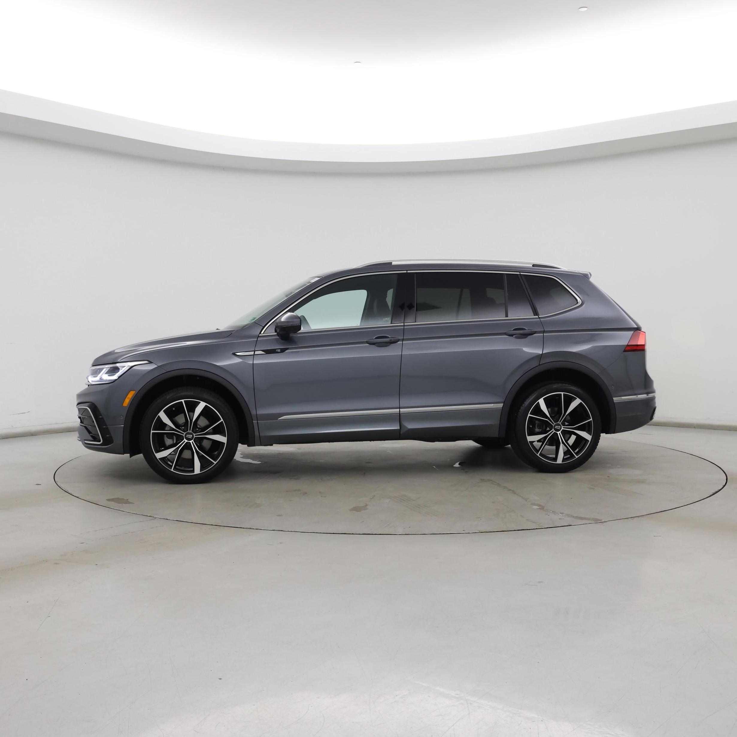 Thumbnail: 2024 Volkswagen Tiguan - 3
