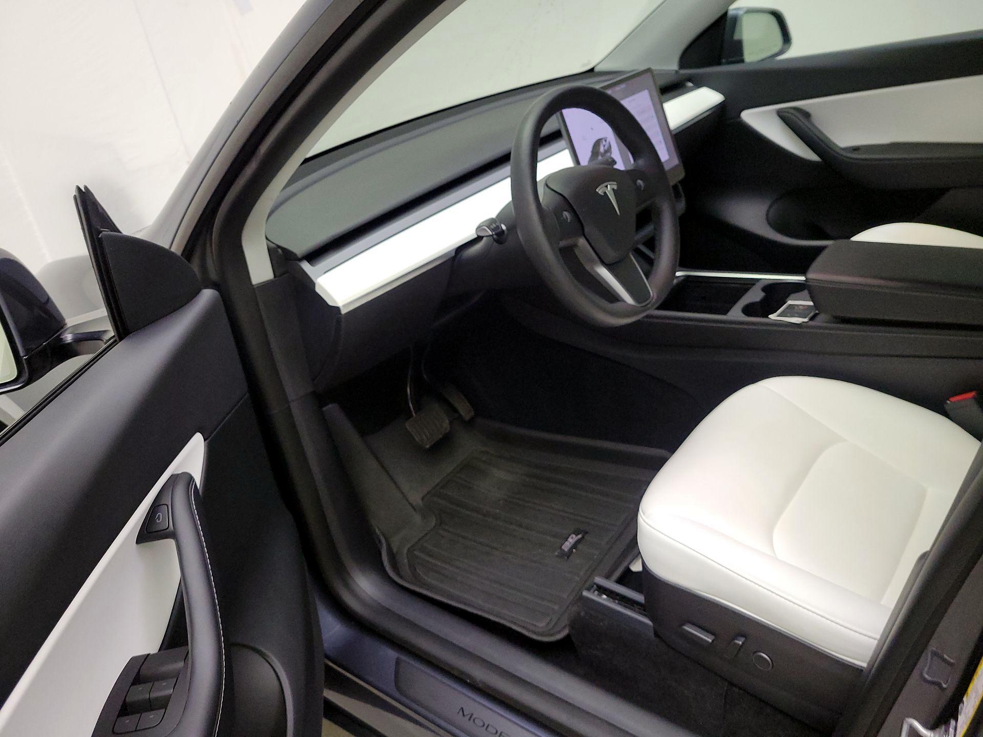 Thumbnail: 2022 Tesla Model Y - 11