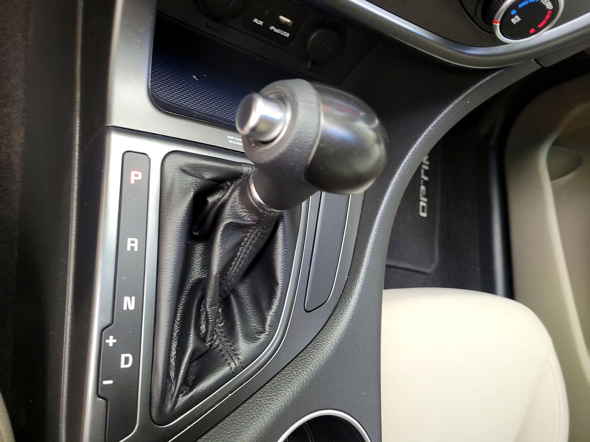 Thumbnail: 2015 Kia Optima - 16