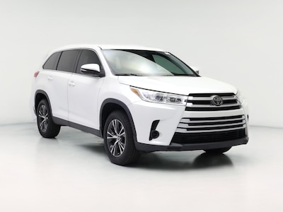 White 2019 Toyota Highlander LE