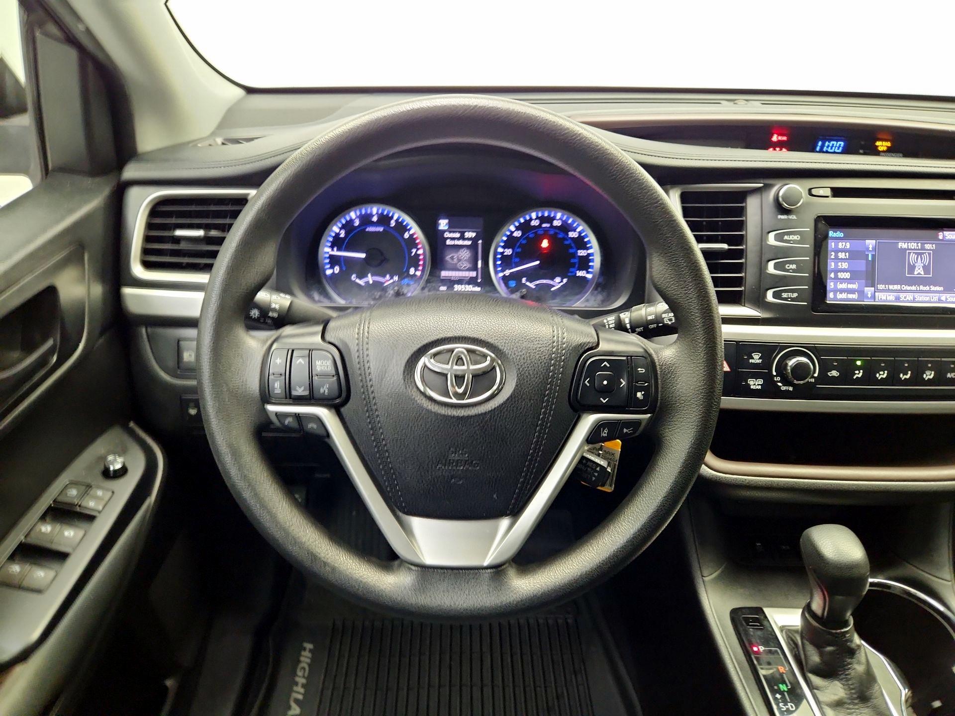 Thumbnail: 2019 Toyota Highlander - 10