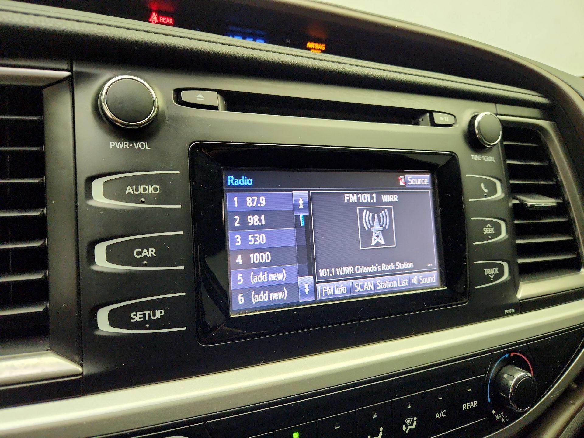 Thumbnail: 2019 Toyota Highlander - 15