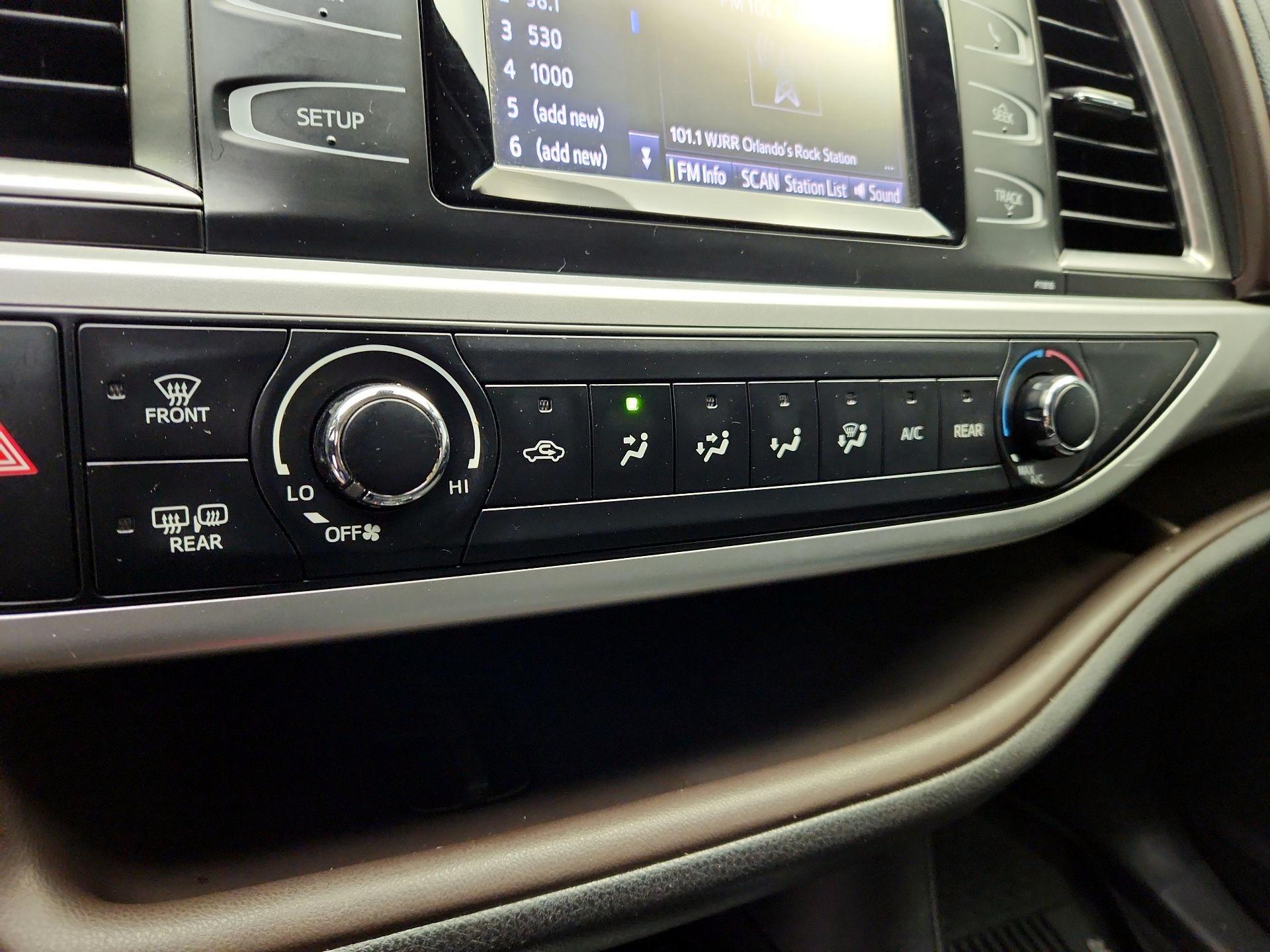 Thumbnail: 2019 Toyota Highlander - 16