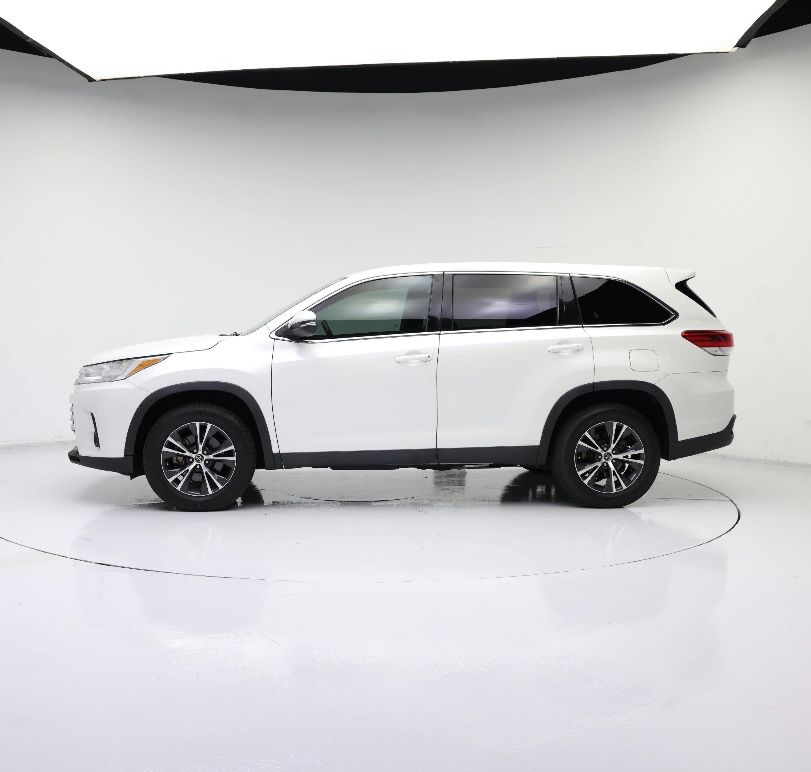 Thumbnail: 2019 Toyota Highlander - 3