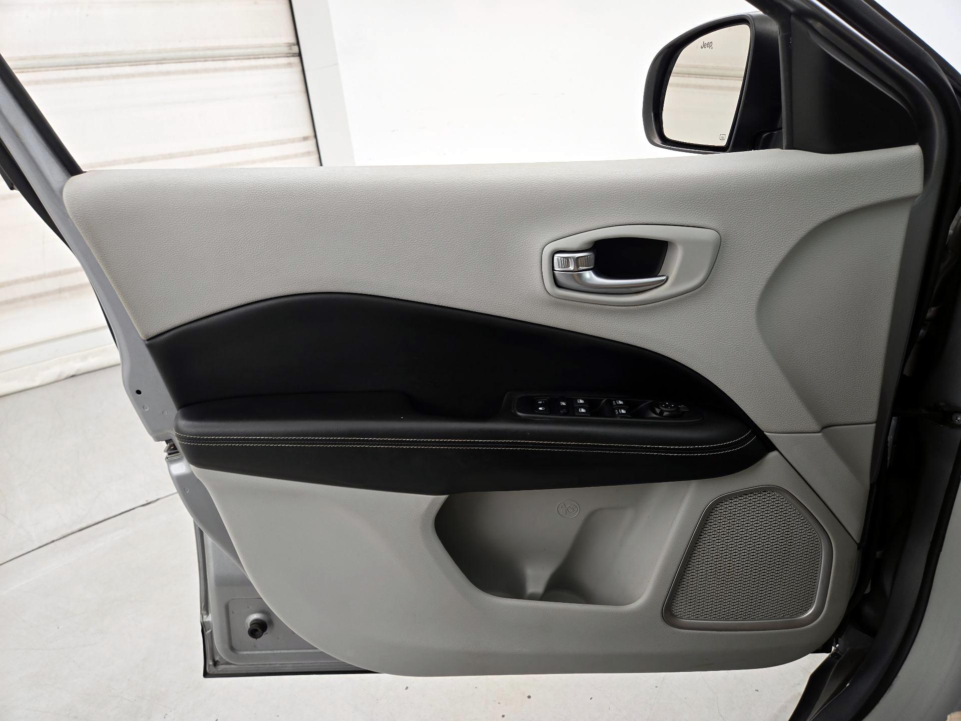 Thumbnail: 2019 Jeep Compass - 12